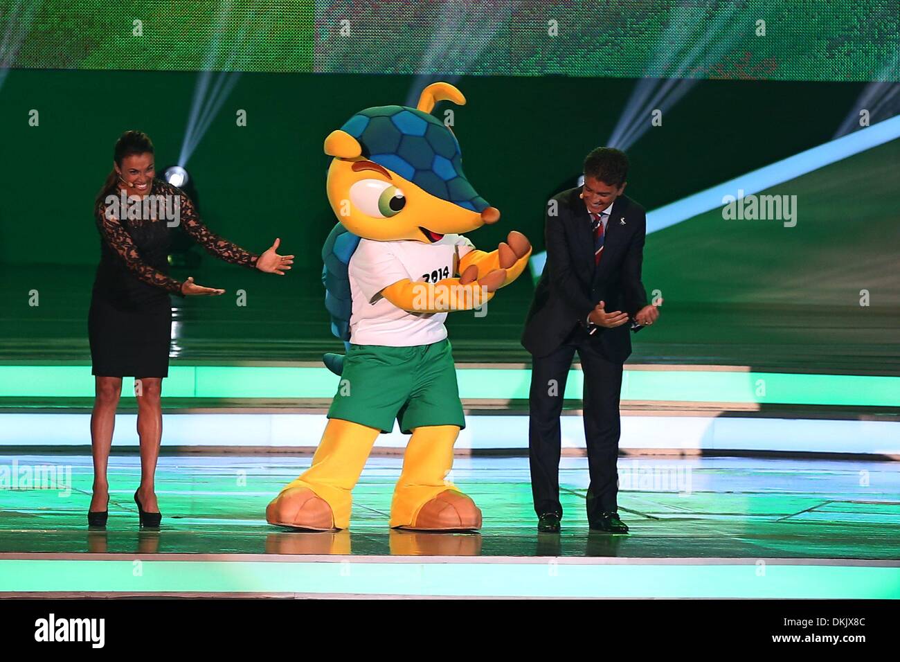 Costa Do Sauipe, Brazil. 6th Dec, 2013. Former Brazilian soccer player Jose Roberto Gama de Oliveira, also known as Bebeto (R), Brazilian soccer player Marta Vieira (L) and the mascot Fuleco (C) perform during the ceremony of the final draw for the groups and matchups of the 2014 FIFA World Cup Brazil in Costa do Sauipe, Brazil, on Dec. 6, 2013. (Xinhua/Xu Zijian) Credit:  Xinhua/Alamy Live News Stock Photo