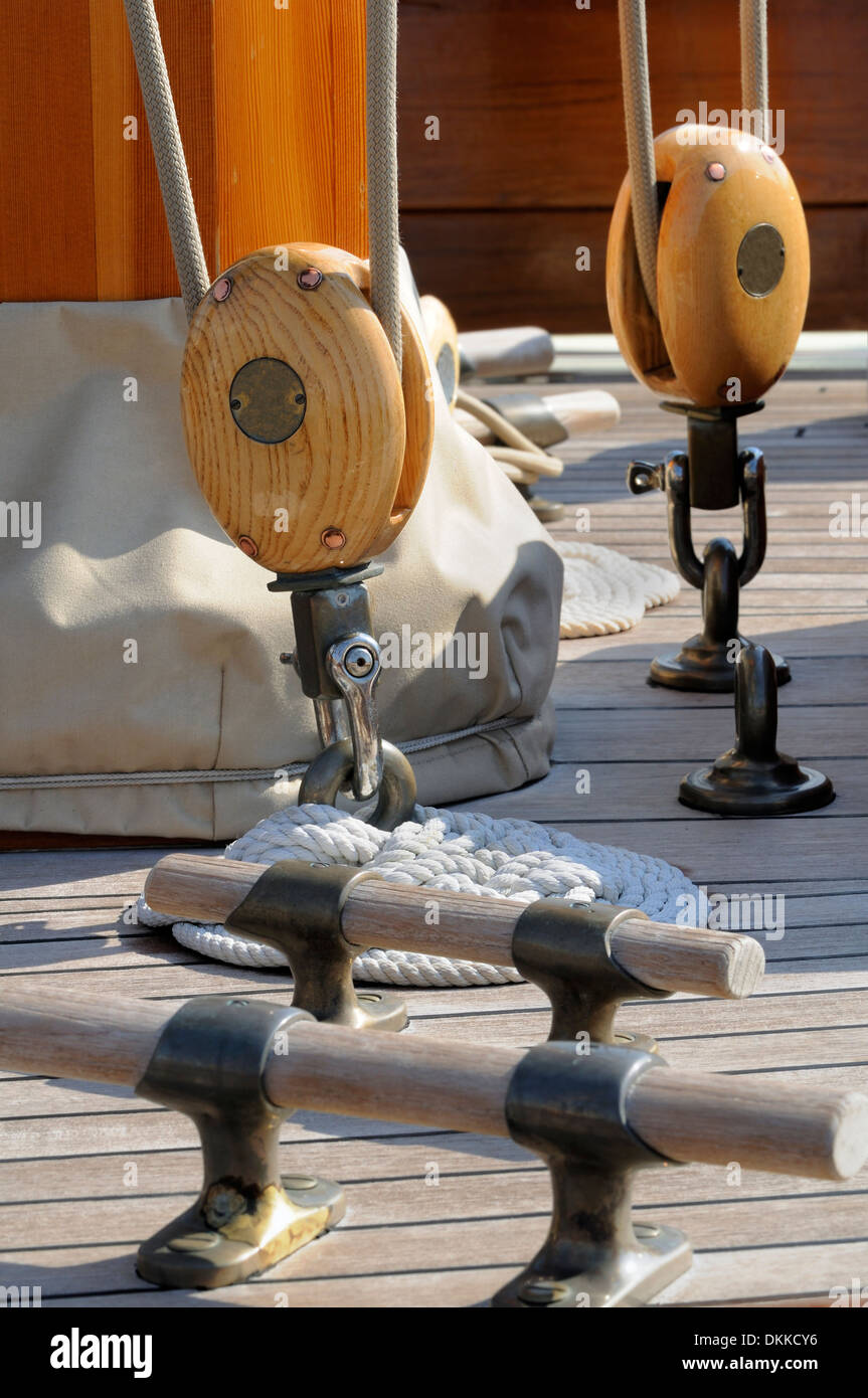 Wooden pulleys and rope on boat detail hires stock photography and images Alamy