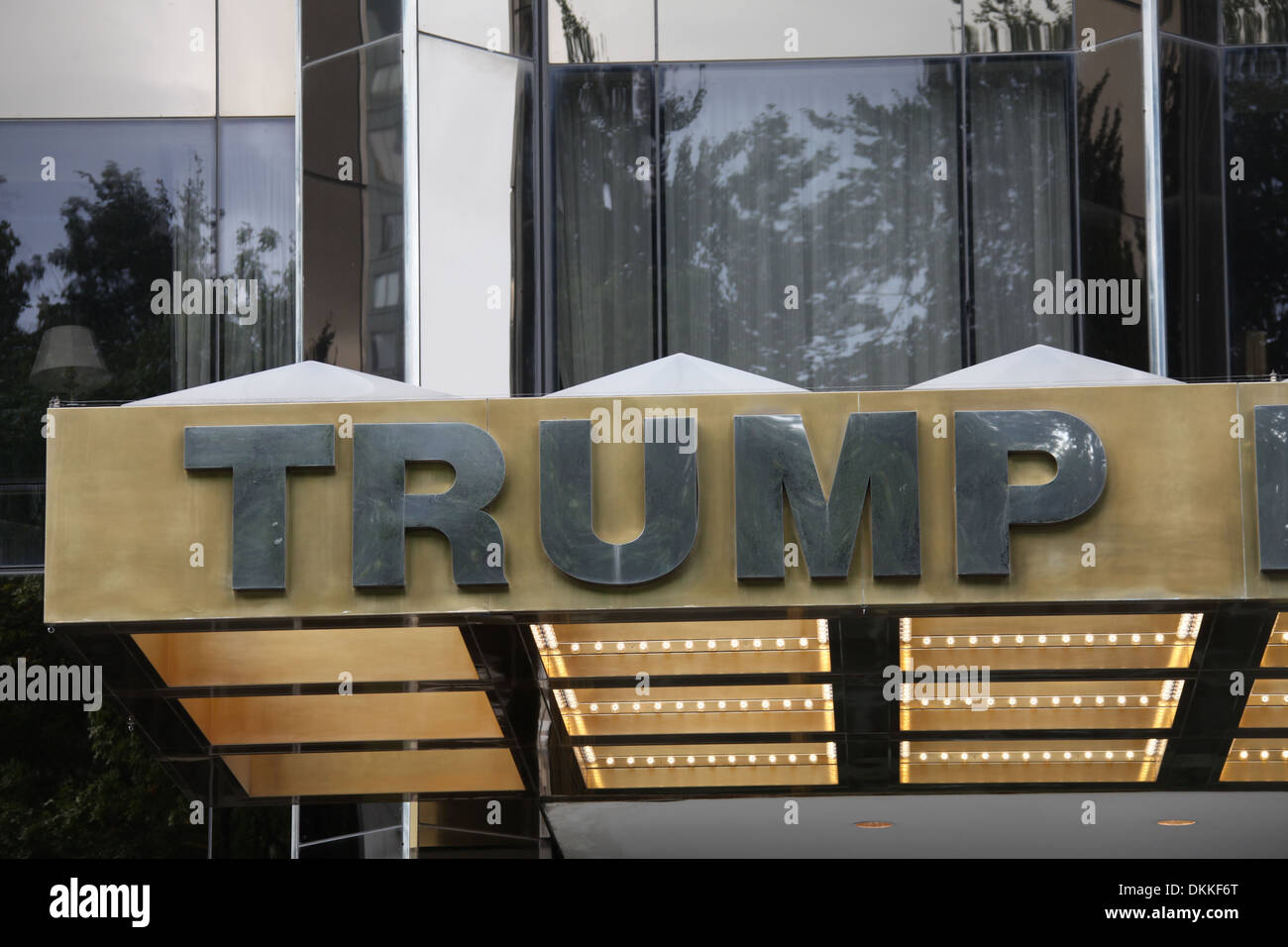 Trump tower new york exterior hi-res stock photography and images - Alamy