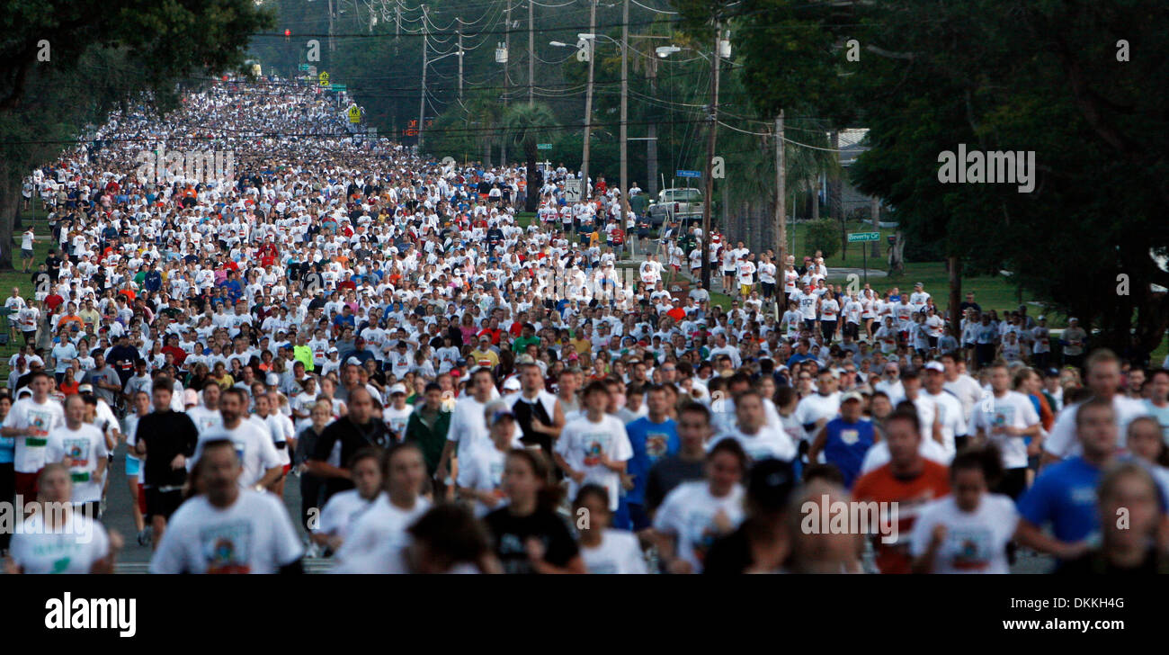 Annual turkey trot run hires stock photography and images Alamy