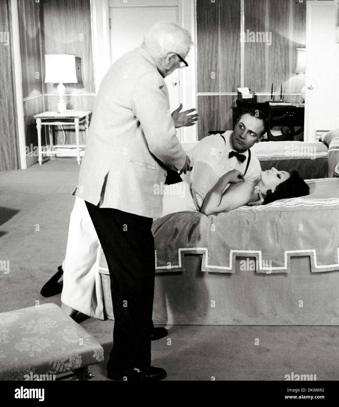 Sept. 13, 2002 - CHARLES CHAPLIN, MARLON BRANDO AND SOPHIA LOREN ON SET FILMING ''A COUNTESS FROM HONG KONG''.Â©TAZIO SECCHIAROLI/(Credit Image: © Globe Photos/ZUMAPRESS.com) Stock Photo