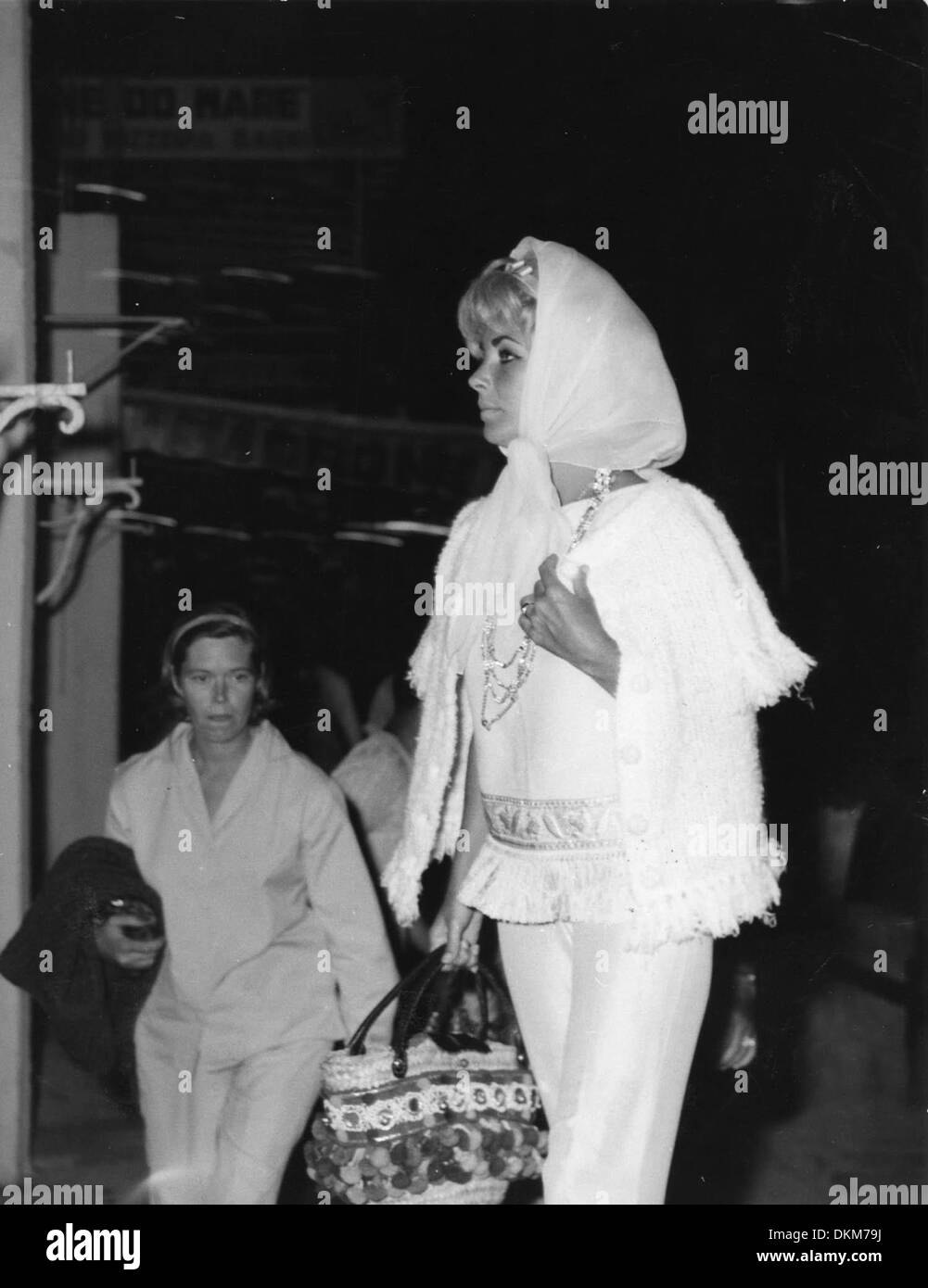 June 25, 1962 - Rome, Italy - Two time Academy Award winning actress, ELIZABETH TAYLOR (1932-2011), is shopping at Iachia, whild in Rome finishing the filming of the movie, 'Cleopatra.' Here Liz Taylor has blonde hair. (Credit Image: © KEYSTONE Pictures USA) Stock Photo