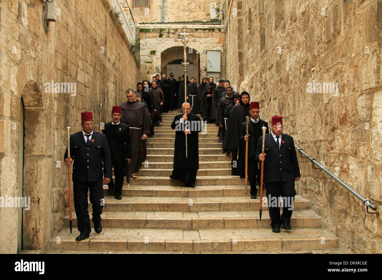 Israel, Jerusalem Old City, the Latin procession arrives to the Church of the Holy Sepulchre on the First Sunday of Lent Stock Photo