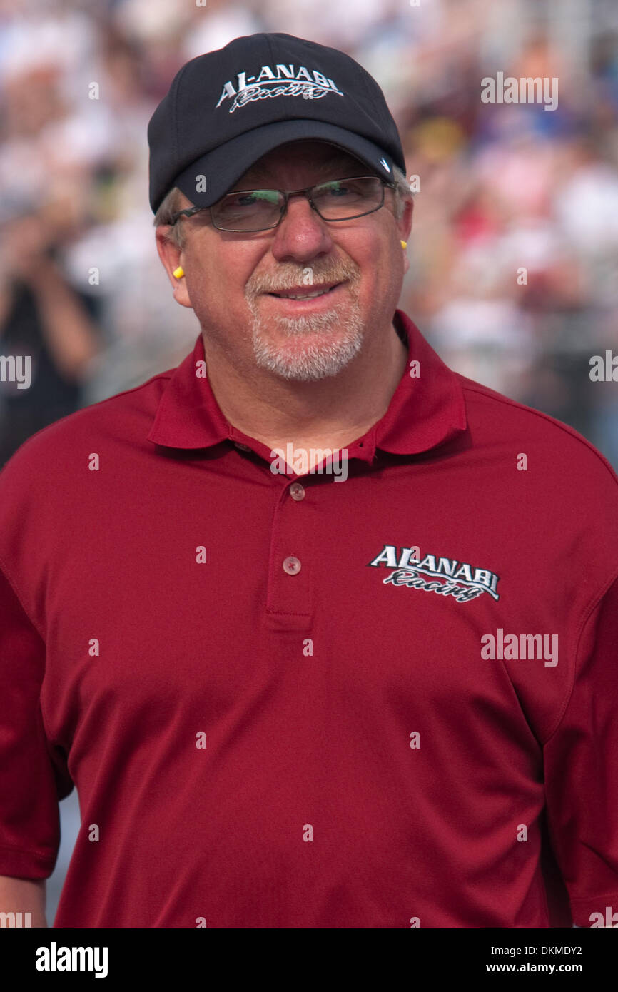 May 15, 2009 - Bristol, Tennessee, U.S - 15 May 2009: Car owner Alan ...