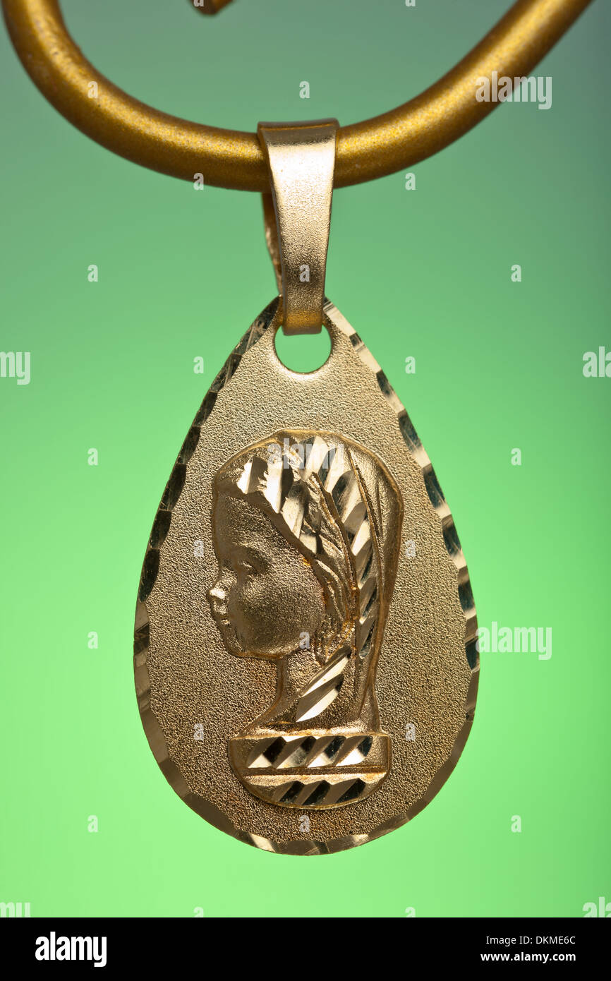 Precious gold pendant of the virgin girl, ideal to give as a present