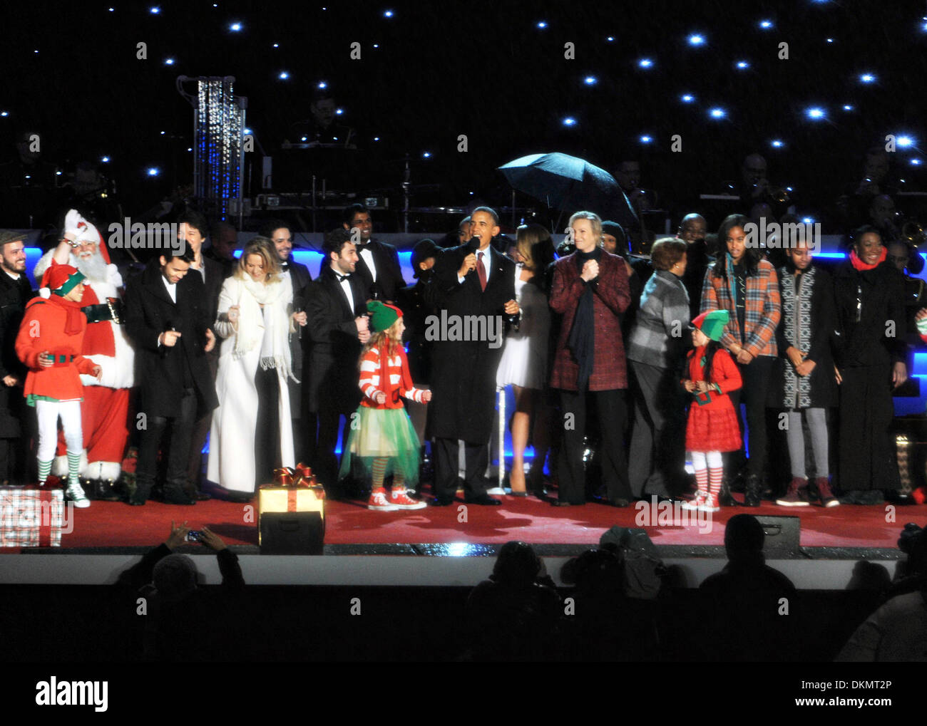 Washington DC, USA. 6th Dec, 2013. US President Barack Obama stands with actress Jane Lynch, his