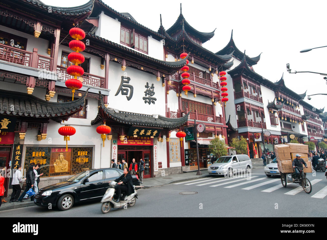 Teahouses at Yuyuan Tourist Mart near Yuyuan Garden, Old City, Huangpu District, Shanghai, China Stock Photo
