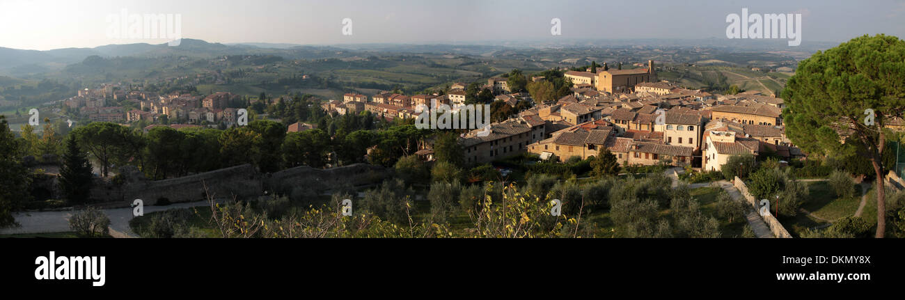 Tuscan hills near San Gimignano in the Tuscany, Italy Stock Photo