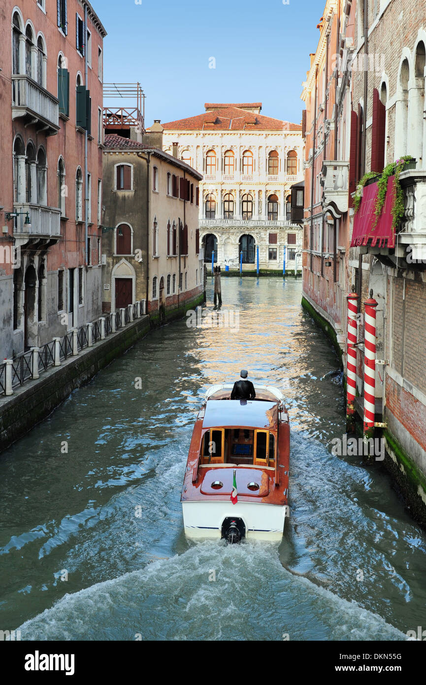 Classic Speed Boat High Resolution Stock Photography and Images - Alamy