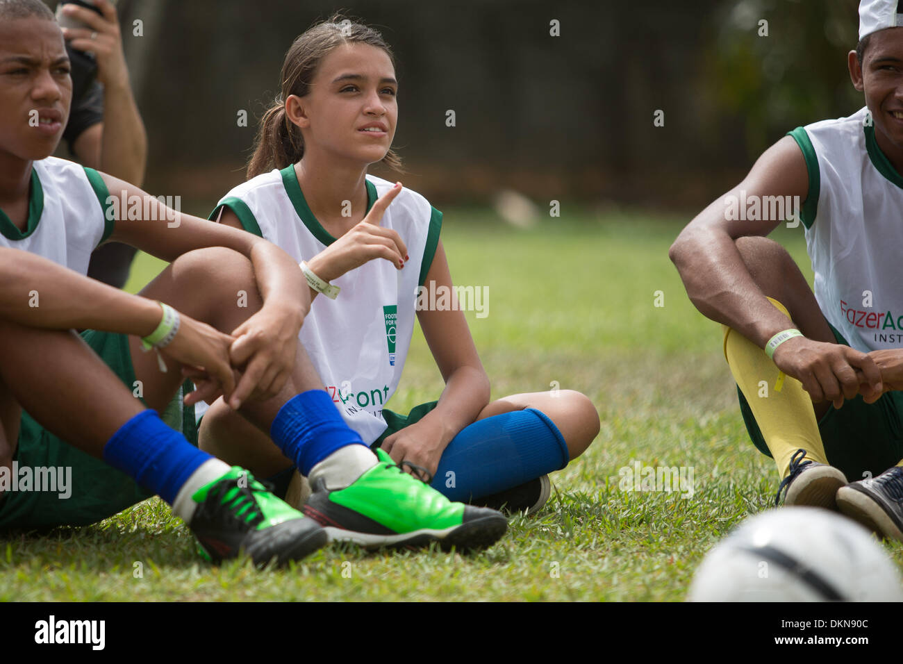 Salvador, Brazil. 8th Dec 2013. Young students attend a lesson at 'Make It Happen' institute in Salvador, Bahia, Brazil, Dec. 7, 2013. Renato Paes de Andrade, a man graduated in Psychology from the Mackenzie University in Sao Paulo, established the 'Make It Happen' institute (in portuguese: Instituto Fazer Acontecer) in 2003 to help those children who wander in the streets after school or have the potential to become street wanderers. His institute educates the children the virtue of loyalty, honesty and team work by letting them play football together after school. Since its in © Xinhua/Alamy Stock Photo