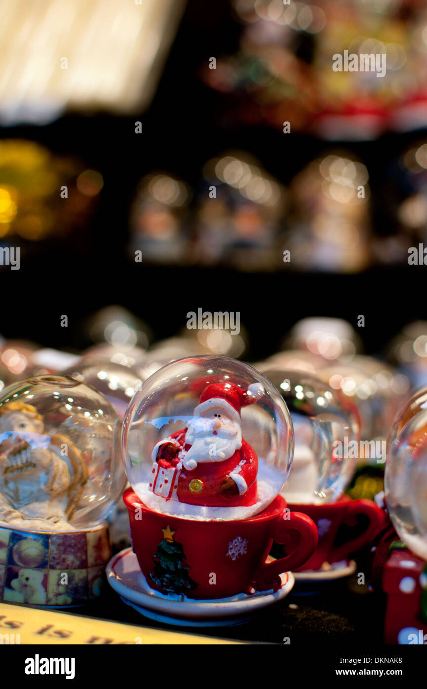 Snow globes hires stock photography and images Alamy