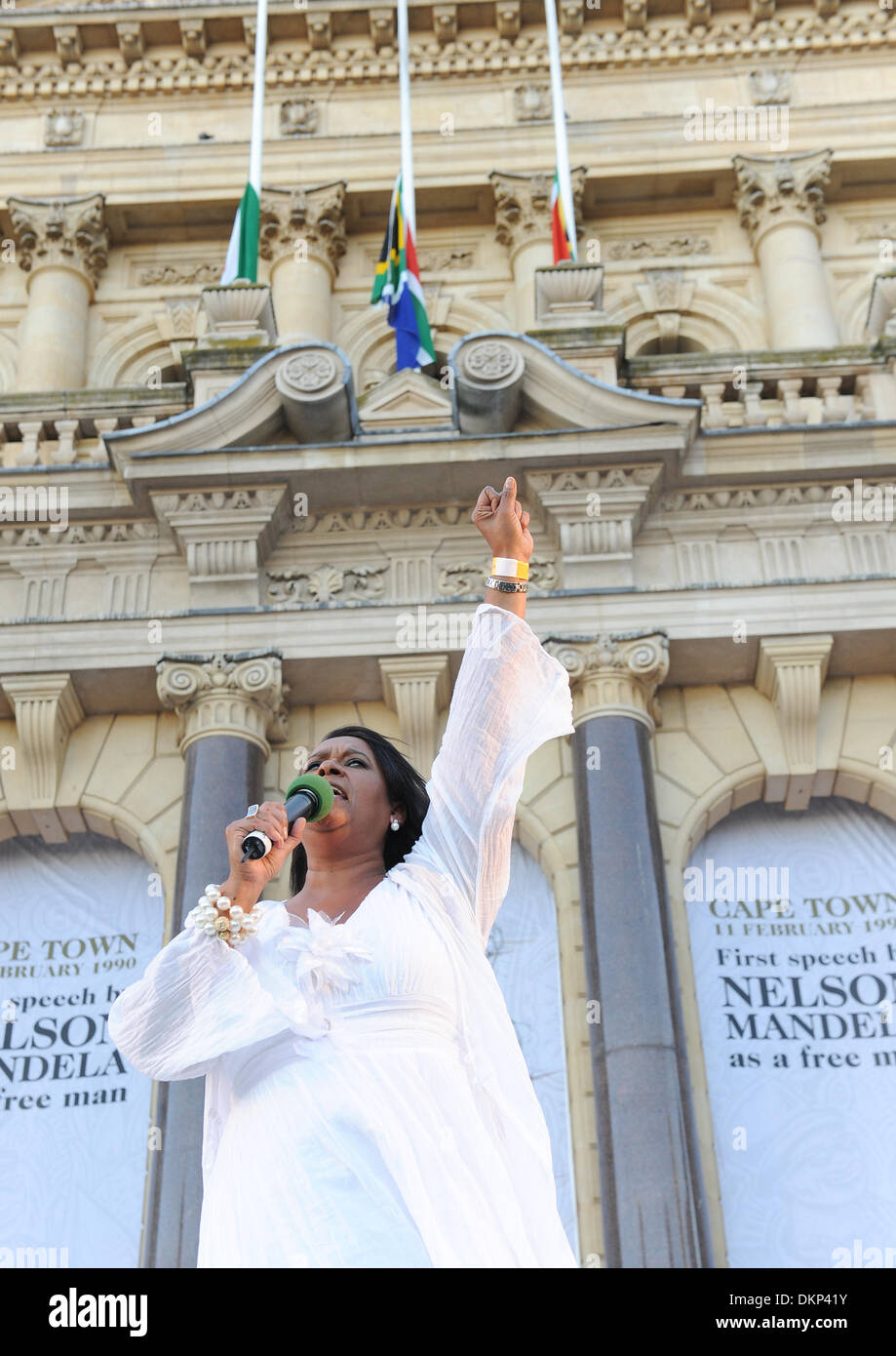 Cape Town, South Africa. 8th Dec, 2013. International artist VICKY SAMPSON, sings to the crowd of mourners. The City of Cape Town hosted an interfaith service on the Grand Parade as the day was declared a national day of prayer and reflection on the life of Nelson Mandela. Visitors also placed flowers and condolence messages on the barricade erected to accommodate it. Various religious leaders said prayers for the late South African President. Photo by Roger Sedres/ImageSA Stock Photo