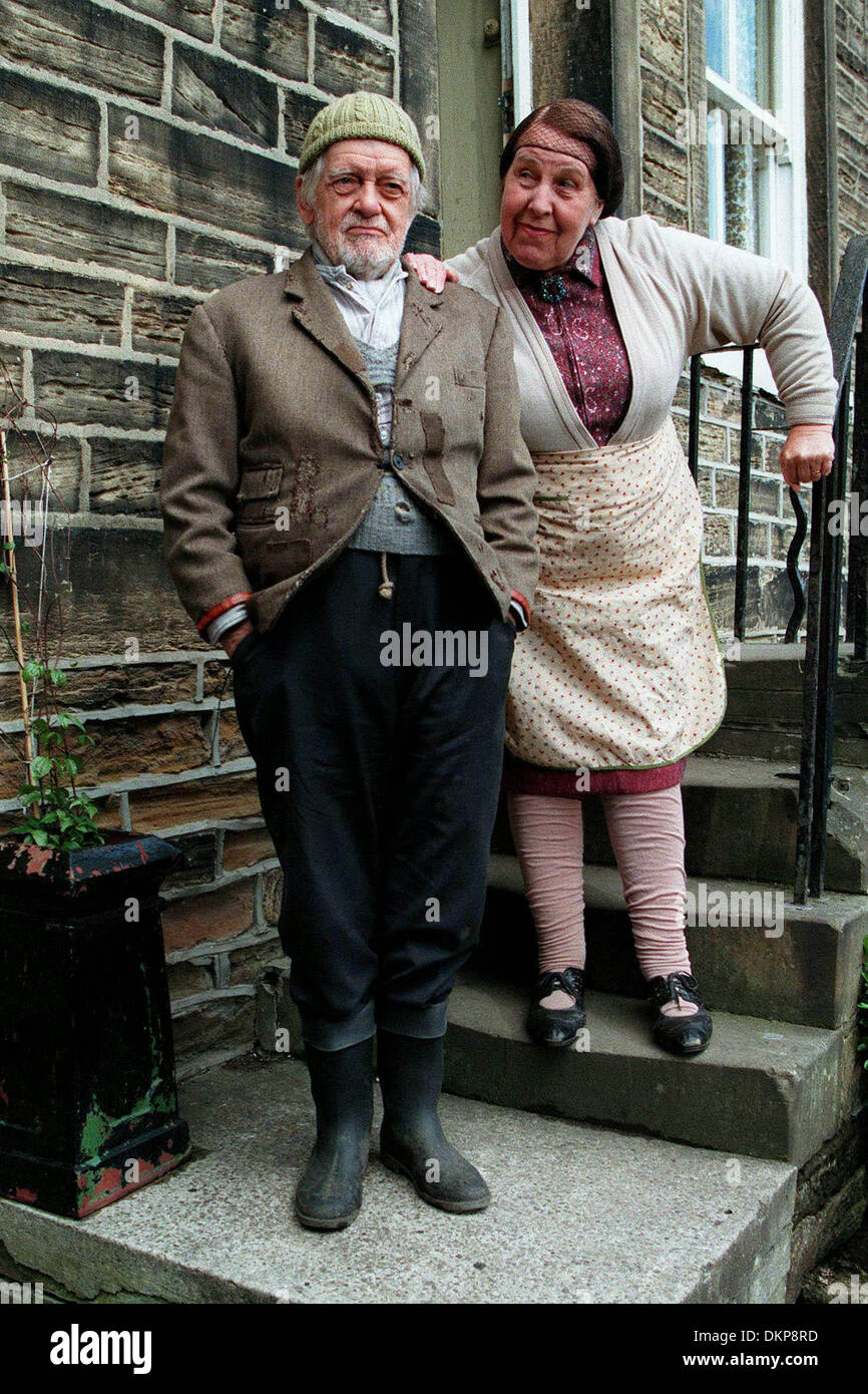 NORA BATTY & COMPO. STAFF,OWEN.LAST OF THE SUMMER WINE.21/05/1996.G61A23A Stock Photo