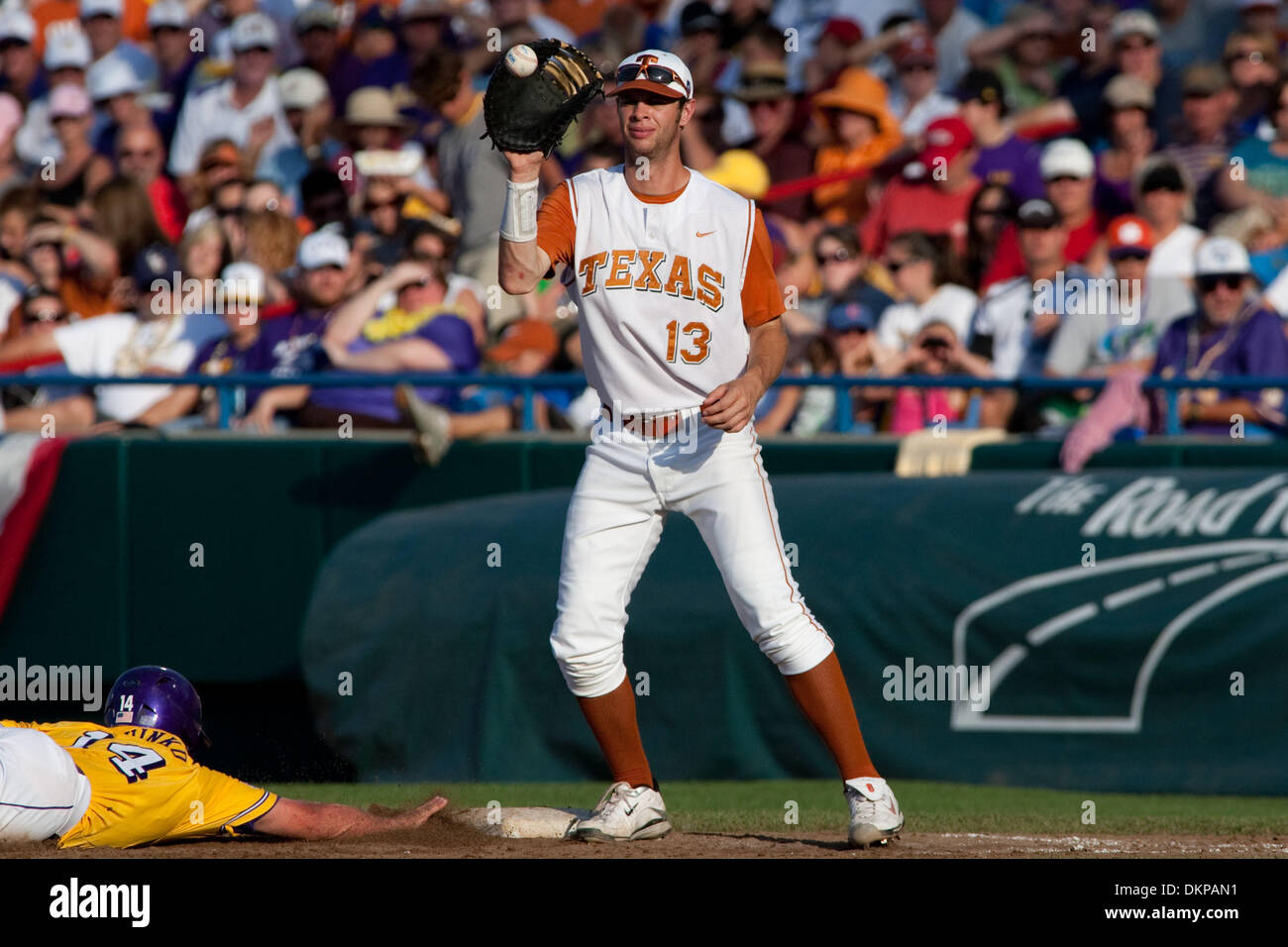 FOR SPORTS - Texas' Brandon Belt bobbles a throw at first base