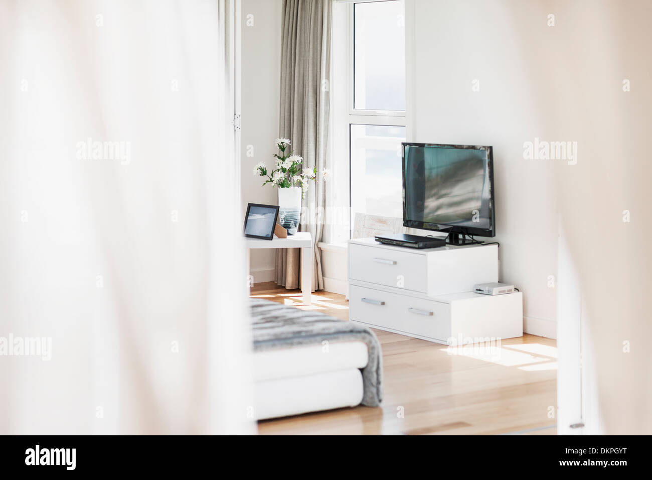 Settee living room tv hires stock photography and images Alamy