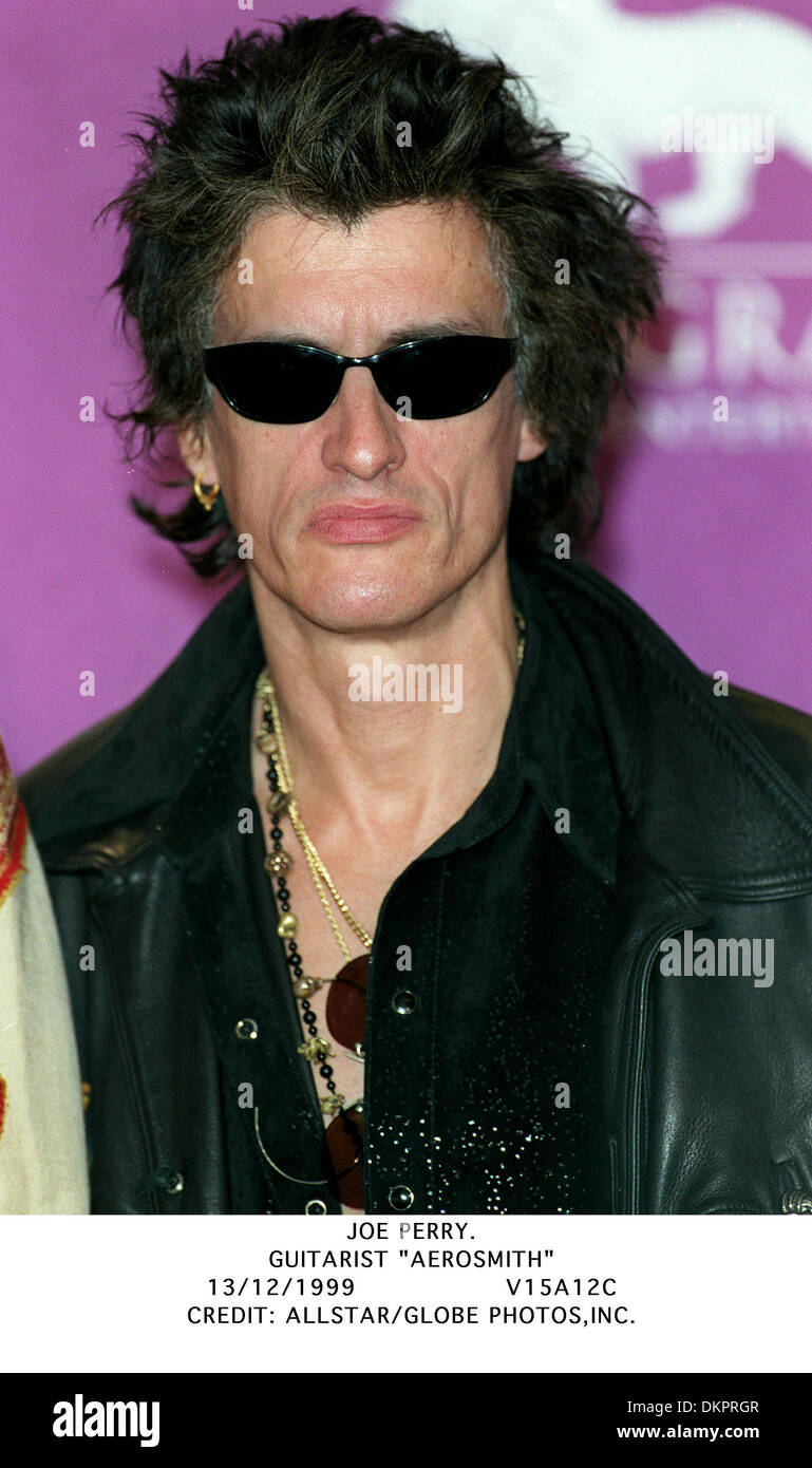 JOE PERRY.GUITARIST ''AEROSMITH''.13/12/1999.V15A12C Stock Photo Alamy