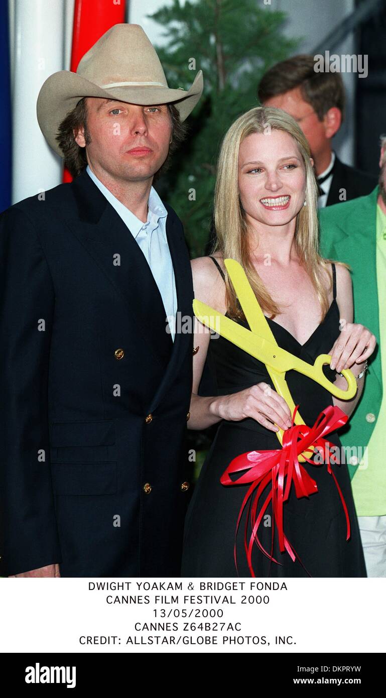 May 13, 2000 - DWIGHT YOAKAM & BRIDGET FONDA.CANNES FILM FESTIVAL 2000.13/05/2000.CANNES Z64B27AC.CREDIT:(Credit Image: © Globe Photos/ZUMAPRESS.com) Stock Photo