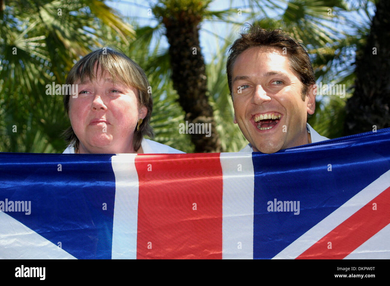 PAULINE QUIRKE & BRIAN CONLEY.COMEDIANS & ACTORS.CANNES FILM FESTIVAL, FRANCE.12/05/2001.DI61. Stock Photo