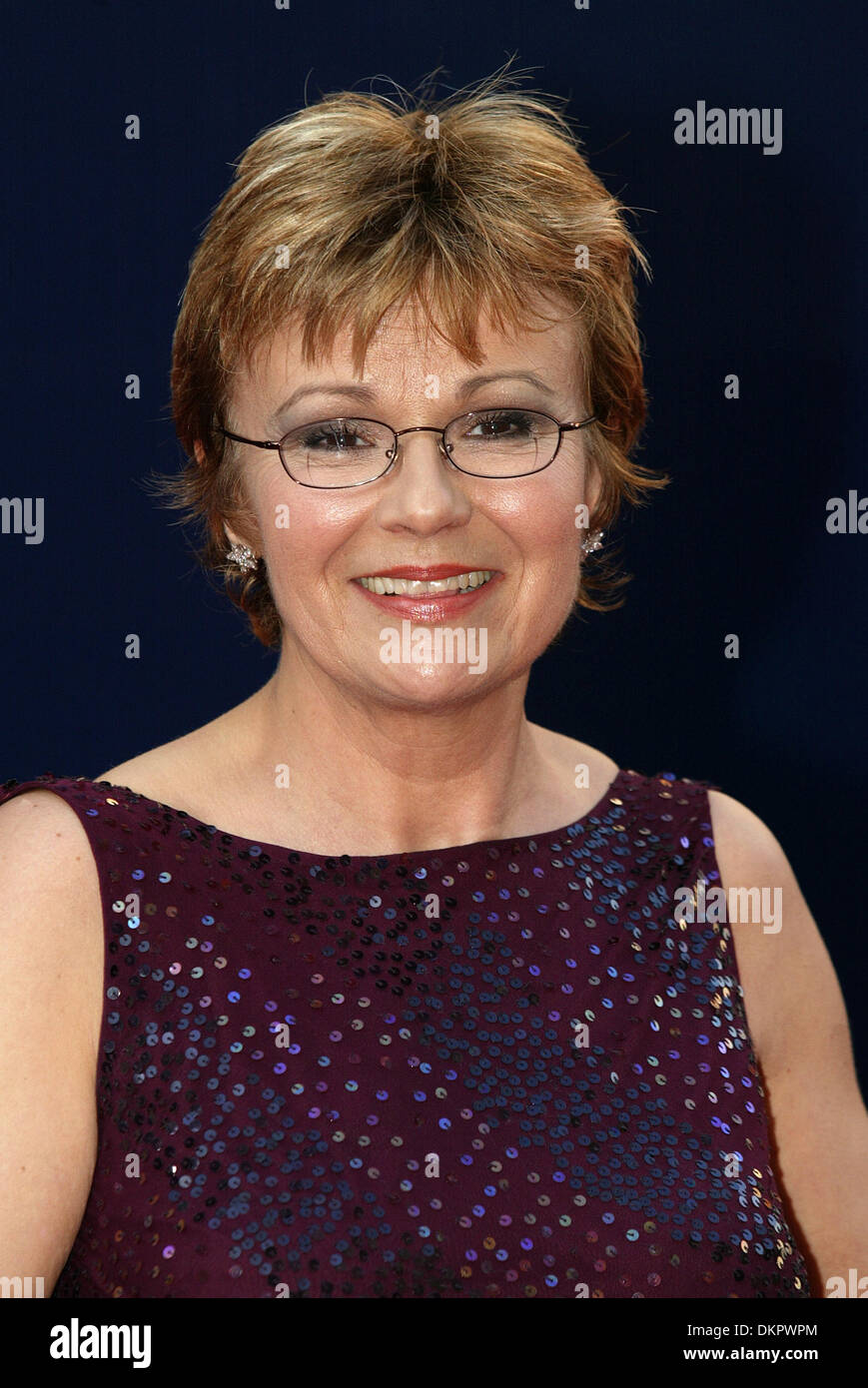 JULIE WALTERS.ACTRESS.DON, .THEATRE ROYAL, DRURY LANE, LON.20/04/2002.DI1176 Stock Photo Alamy