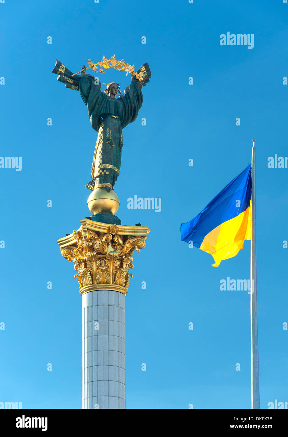 The Ukrainian flag and Independence column in Independence Square (Maidan Nezalezhnosti) in Kiev, the capital of Ukraine. Stock Photo