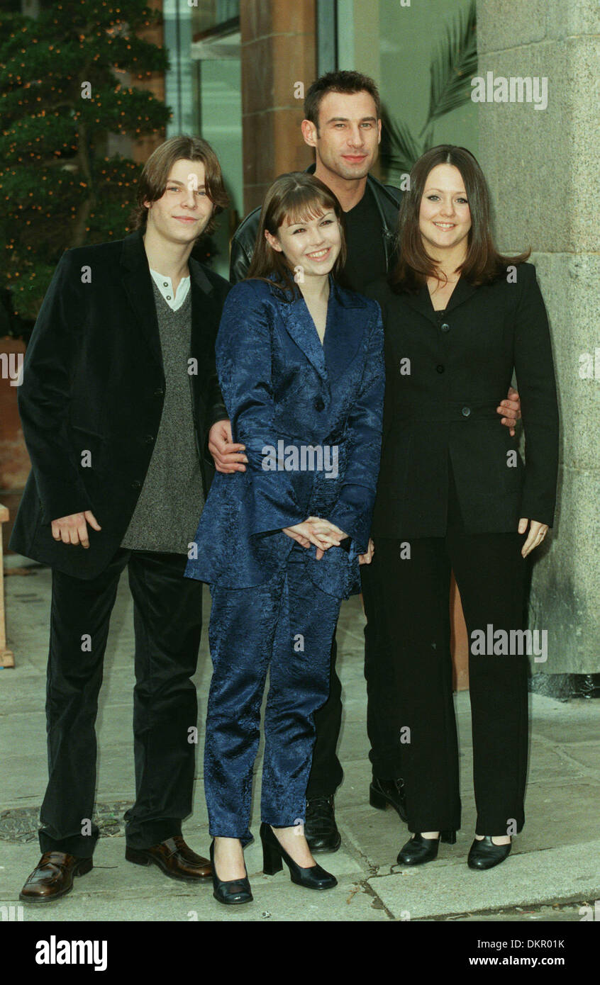 PAUL FOX, OPACIE, SILVA, WALSH.EMMERDALE CAST.03/01/1998.L96F22C Stock