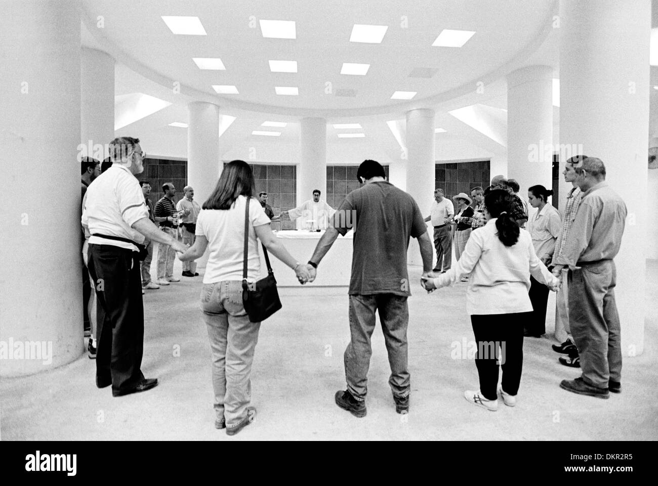 Nov. 19, 2002 - San Salvador, El Salvador - When Archbishop Oscar Romero was murdered at the alter in 1980 for his outspoken views in defense of the poor in El Salvador, he became a martyr and hero to those he championed. Wanting to share in the poor's respect and love for Romero, a group from New York holds a Mass at the slain archbishop's tomb under the Cathedral of San Salvador. Stock Photo