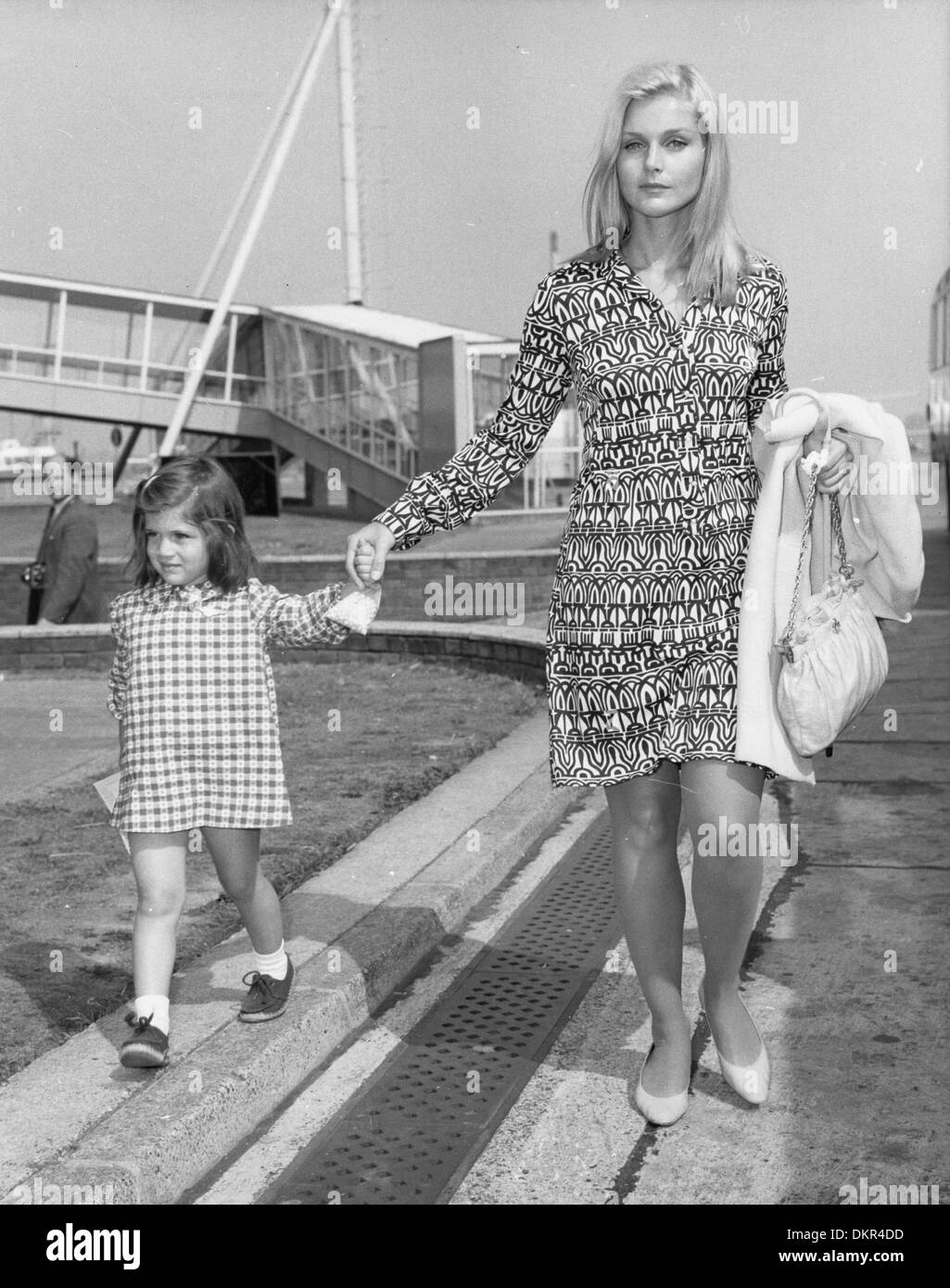 carol  child model July 18, 1966 - CAROL LYNLEY with daughter Jill Victoria arriving in London  . 1966.(Credit Image: © Globe Photos/ZUMAPRESS.com Stock Photo - Alamy