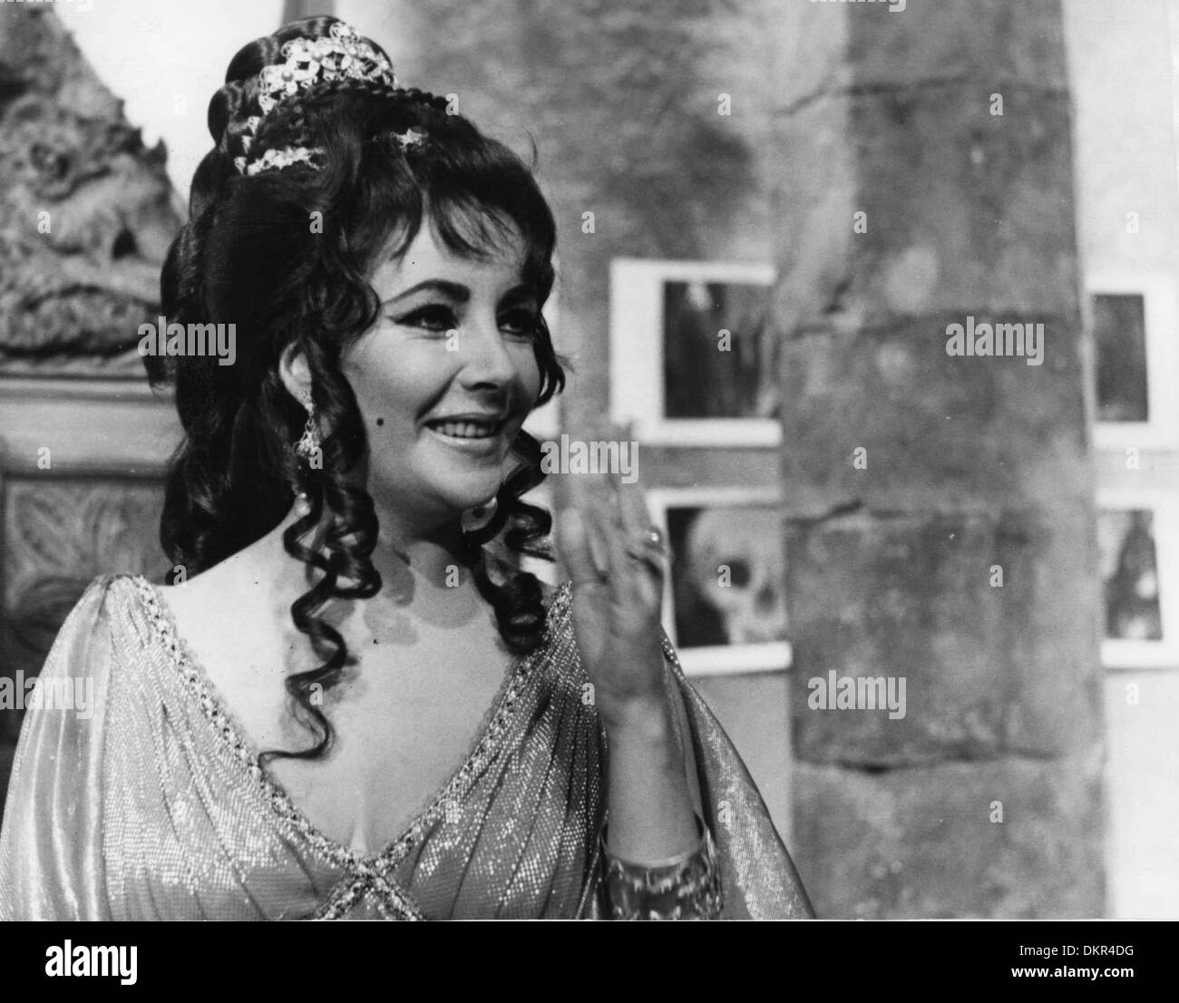 Aug. 8, 1966 - Rome, Italy - Academy Award winning actress ELIZABETH TAYLOR acting as Helen of Troy in the filming of the movie, 'The Tragical History of Doctor Faust,' which co-stars with fifth husband Richard Burton. (Credit Image: © KEYSTONE Pictures USA) Stock Photo