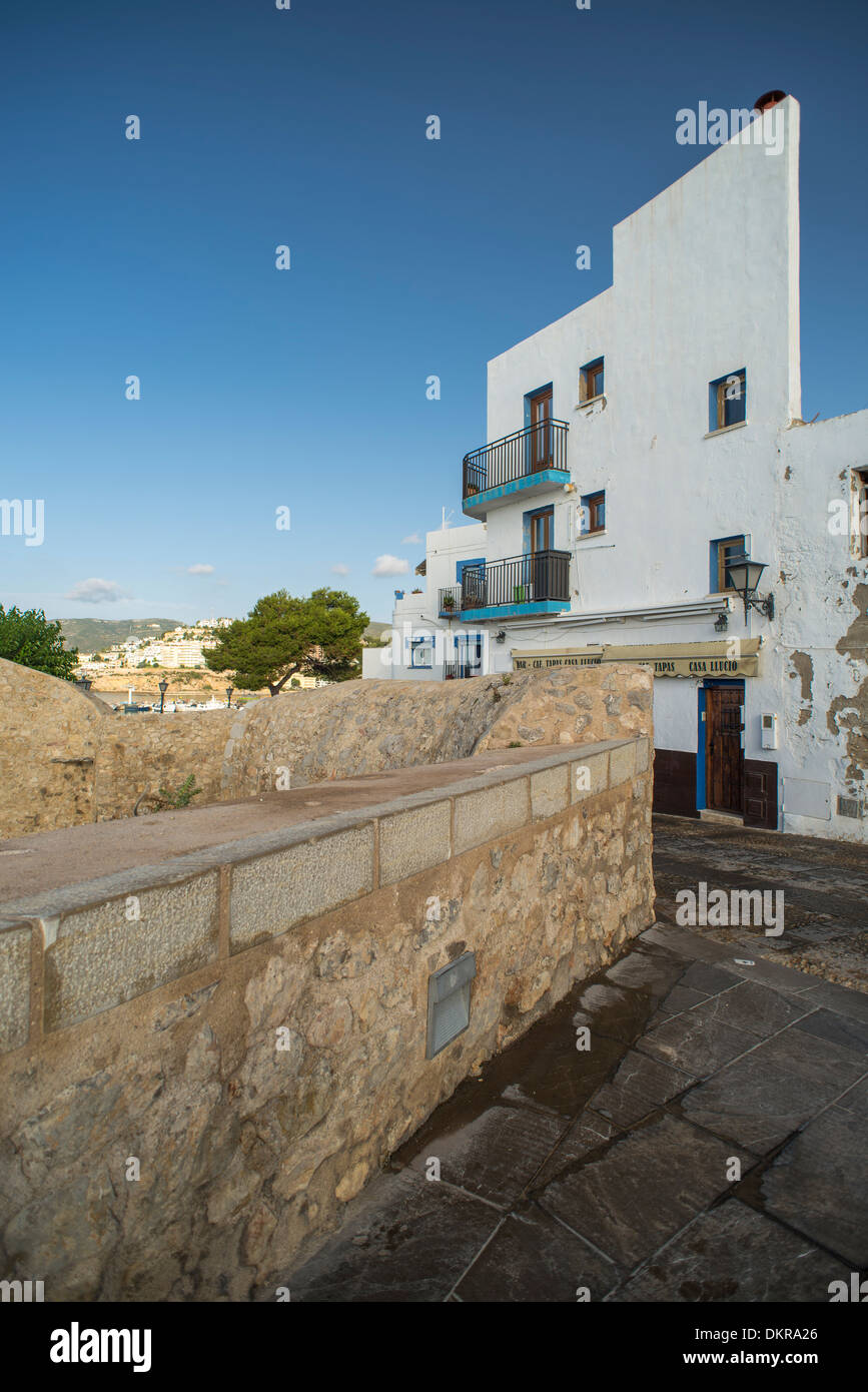 Narrow and white facades of Peñiscola fortified old town, Castellón, Spain Stock Photo