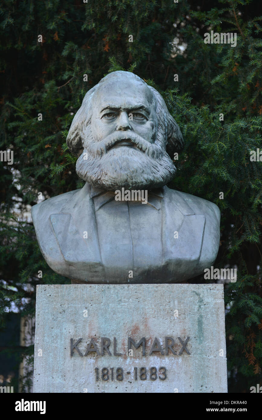Denkmal, Karl Marx, Strausberger Platz, Friedrichshain, Berlin, Deutschland Stock Photo