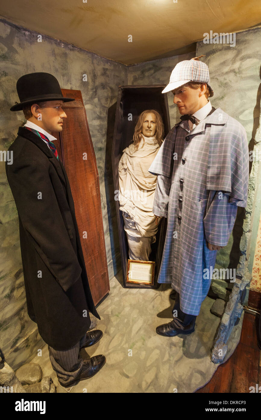 England, London, 221B Baker Street, Sherlock, Holmes, Museum, Waxwork Statues depicting Scenes
