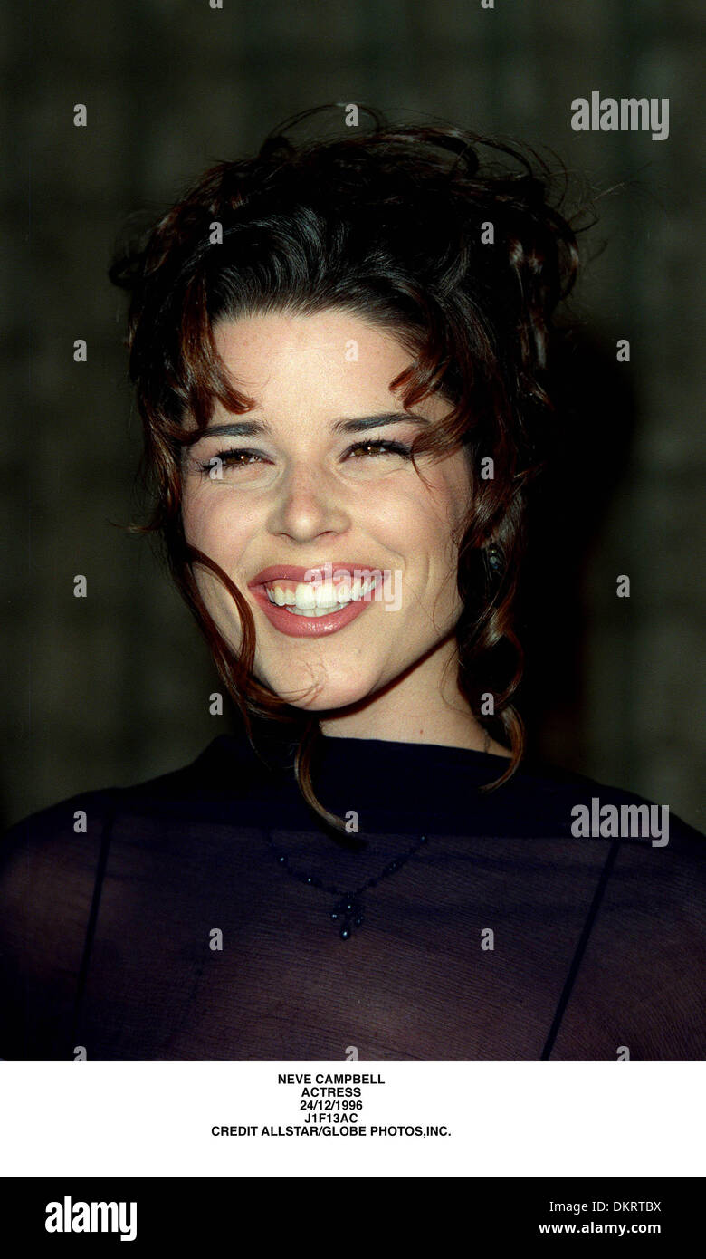 Neve campbell 1996 hi-res stock photography and images - Alamy