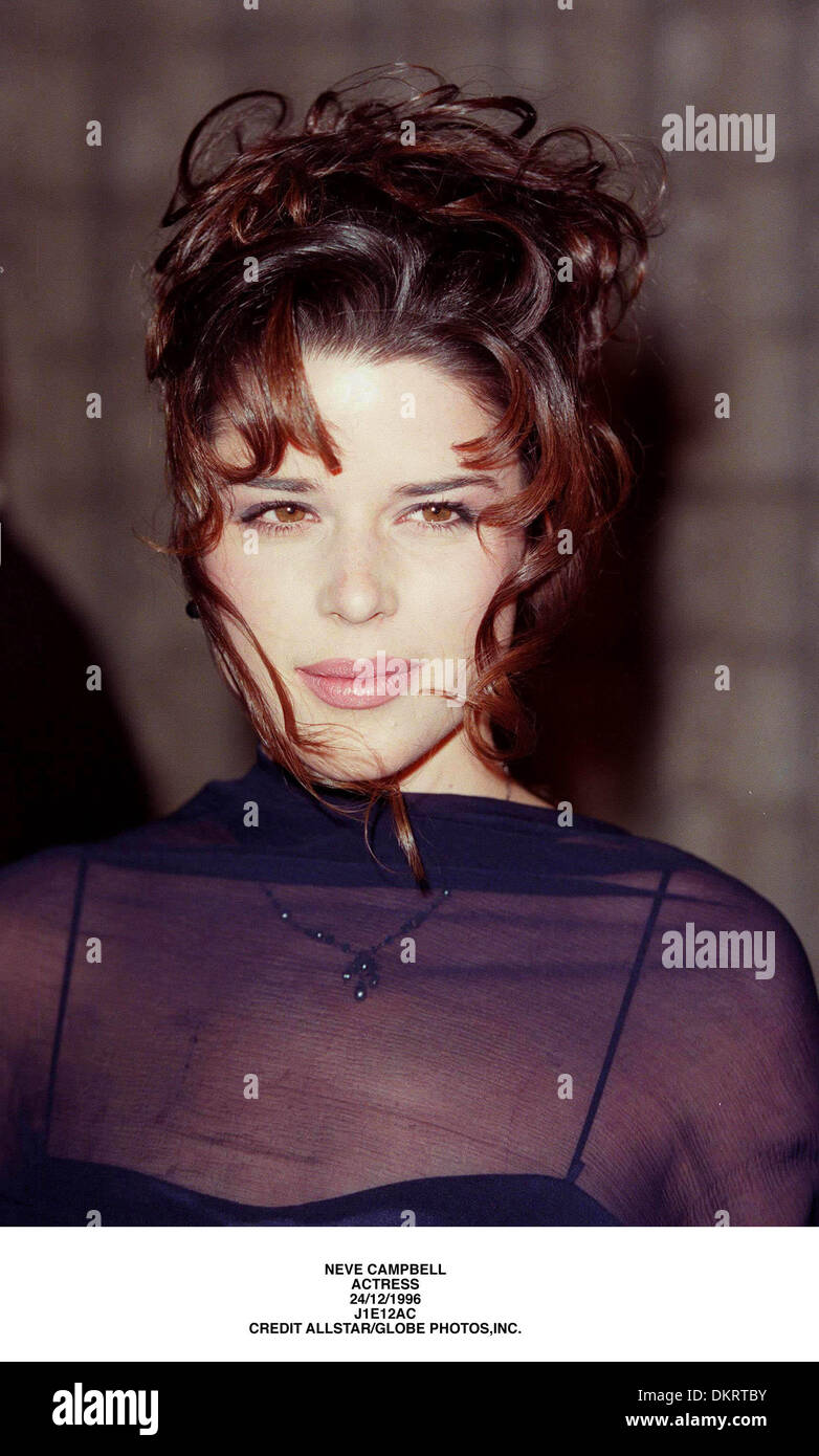 Neve campbell 1996 hi-res stock photography and images - Alamy