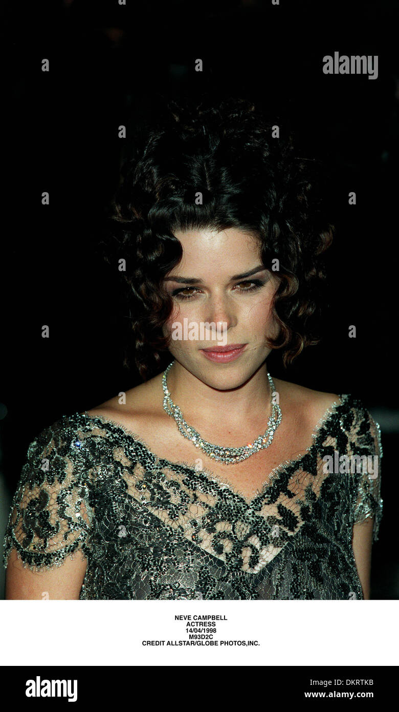 Neve campbell 1998 hi-res stock photography and images - Alamy