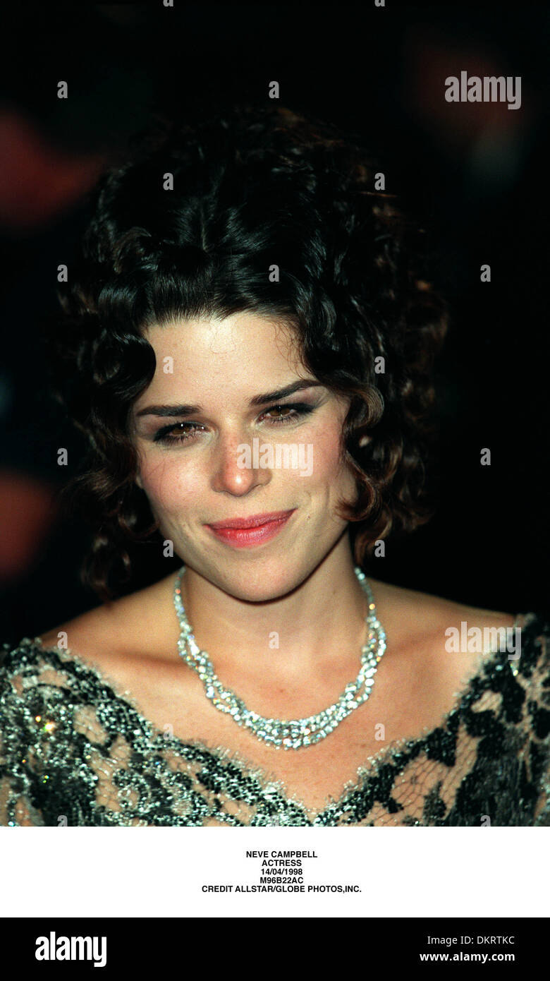 Neve campbell 1998 hi-res stock photography and images - Alamy