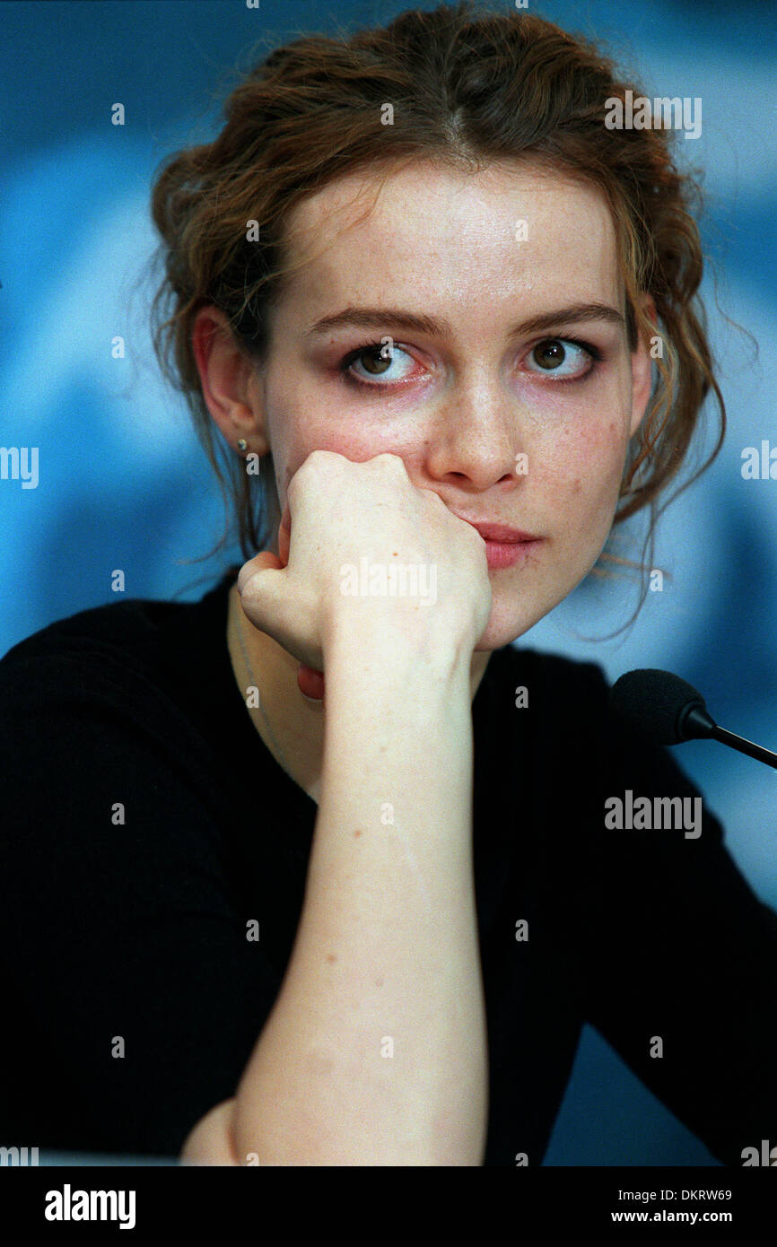 SAFFRON BURROWS.ACTRESS.23/02/1999.Q46E5A Stock Photo Alamy