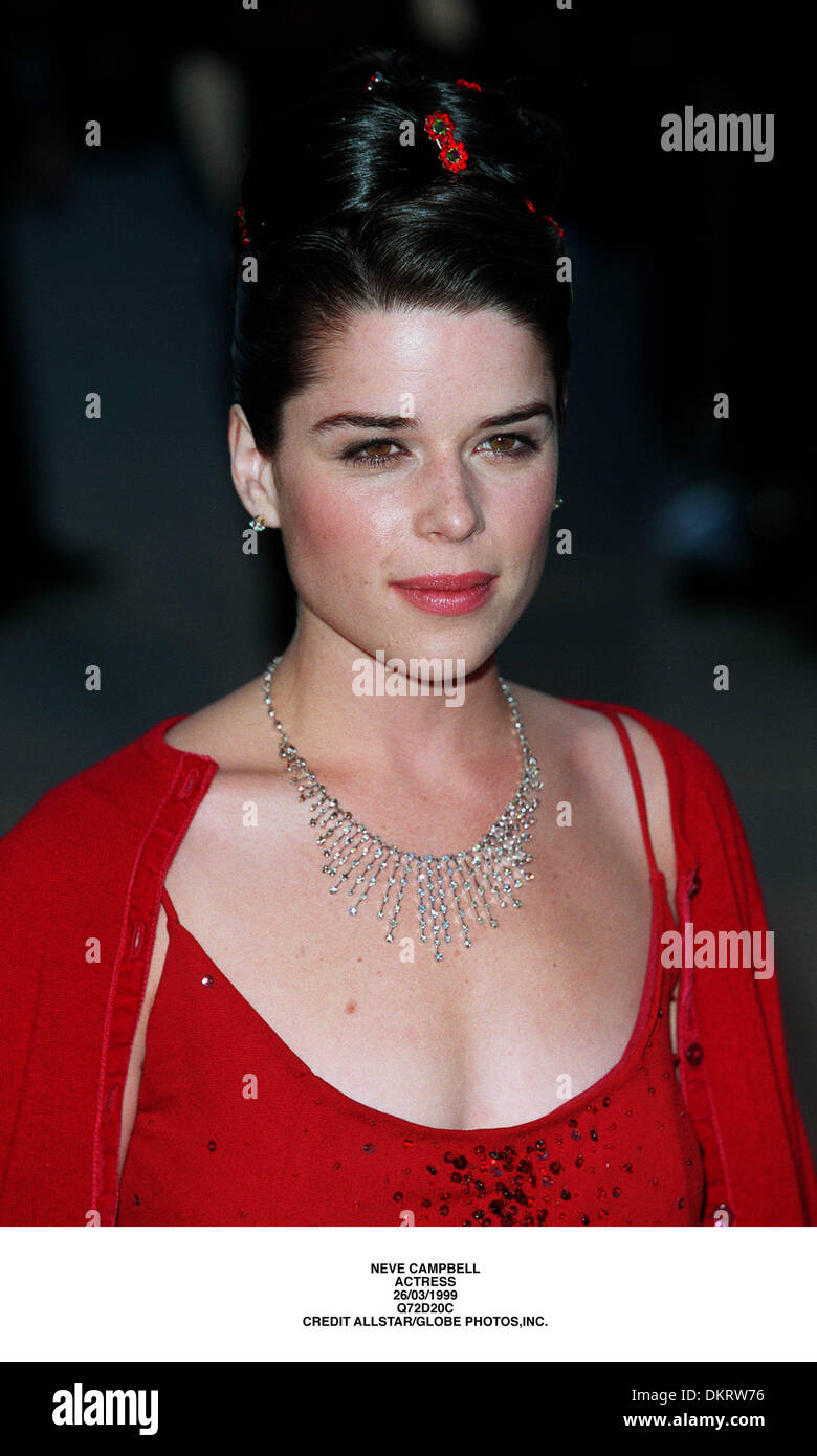 Neve Campbell 1999 High Resolution Stock Photography and Images - Alamy