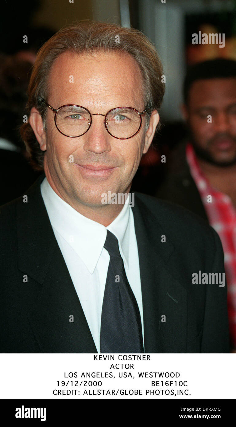 KEVIN COSTNER 'THIRTEEN DAYS' FILM PREMIERE LOS ANGELES USA WESTWOOD 19  December 2000 Stock Photo - Alamy