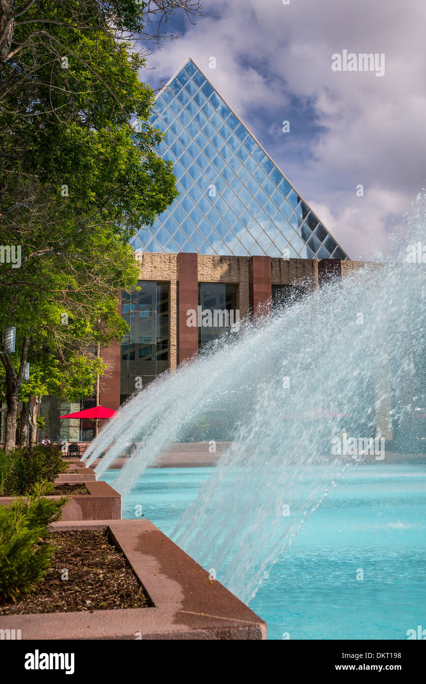 Downtown edmonton fountain hires stock photography and images Alamy