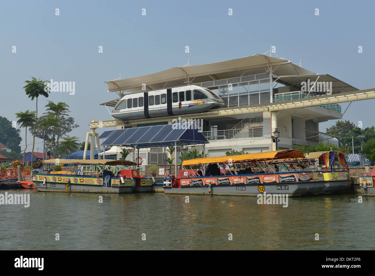 Monorail, Ausflugsboote, Melaka-Fluss, Melaka, Malaysia Stock Photo