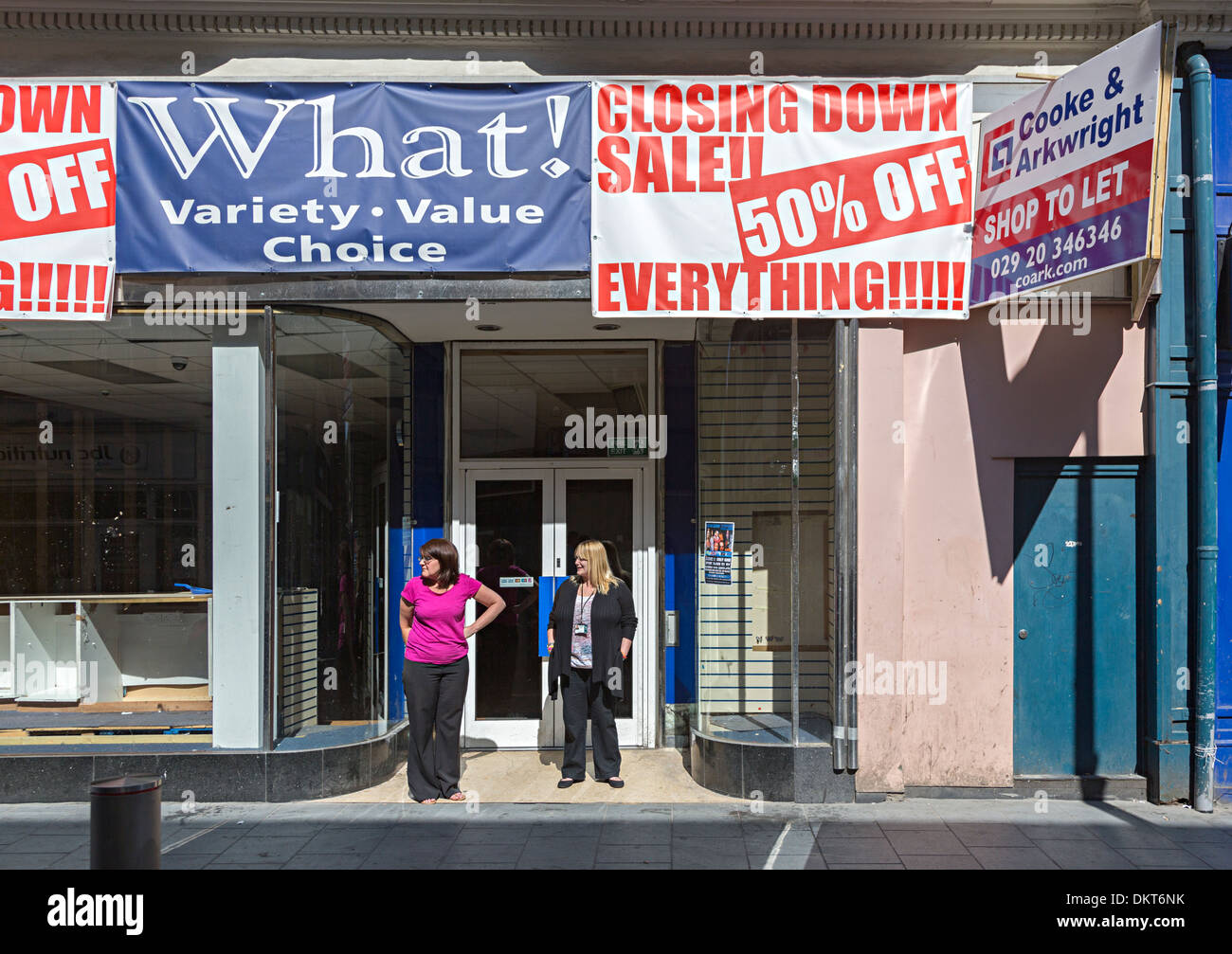 Closing down sale, 50% off everything, sign over What! shop with To Let, Newport, Gwent, Wales, UK Stock Photo