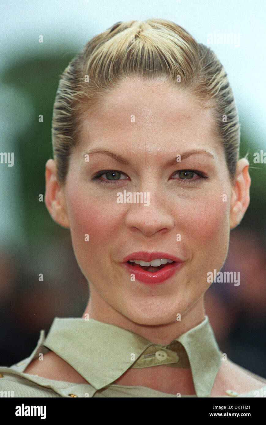 Jenna elfman actress hi-res stock photography and images - Alamy