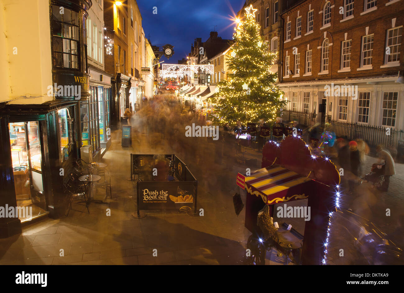 Winchester high street christmas hi-res stock photography and images ...