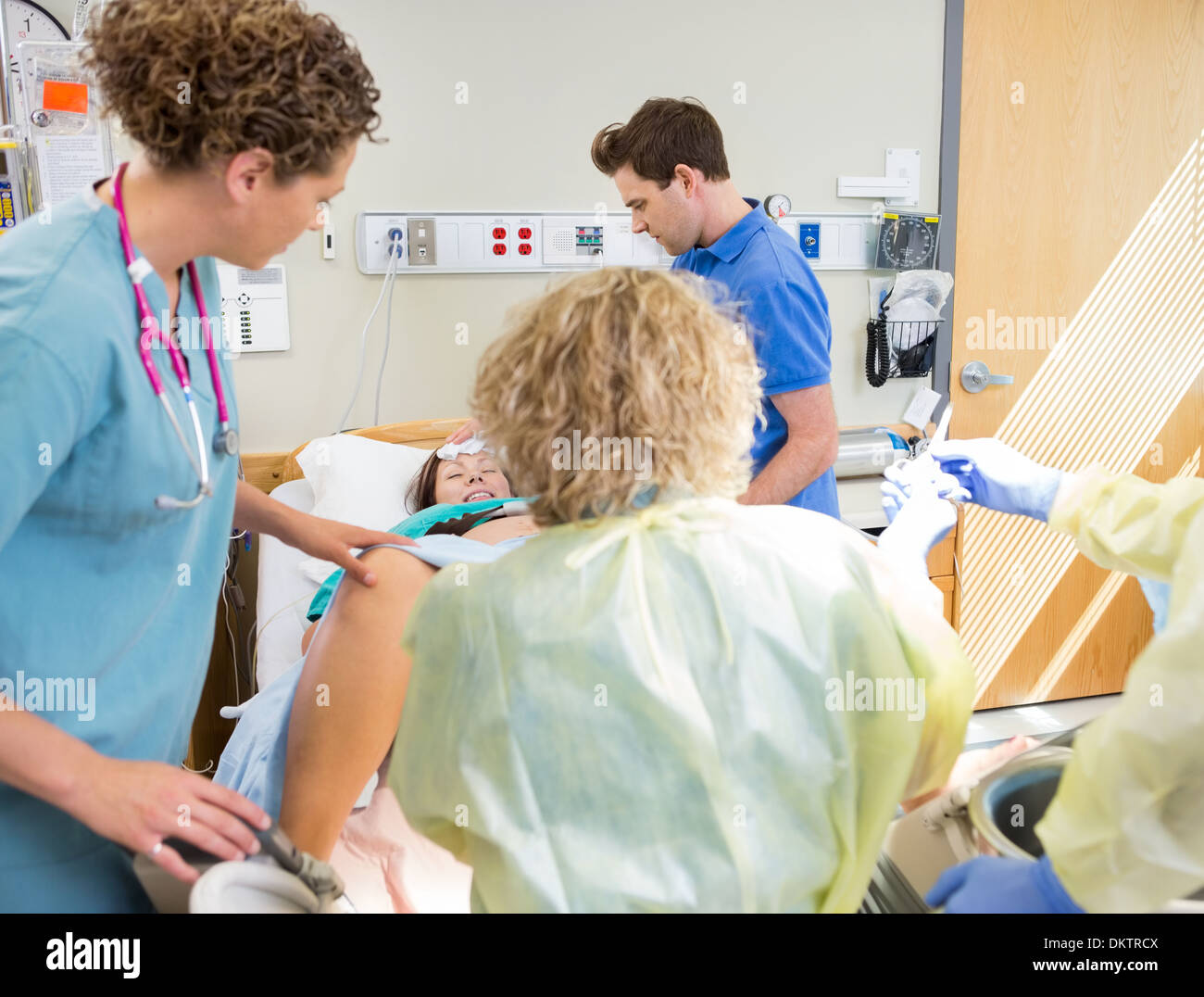 Delivering baby hires stock photography and images Alamy