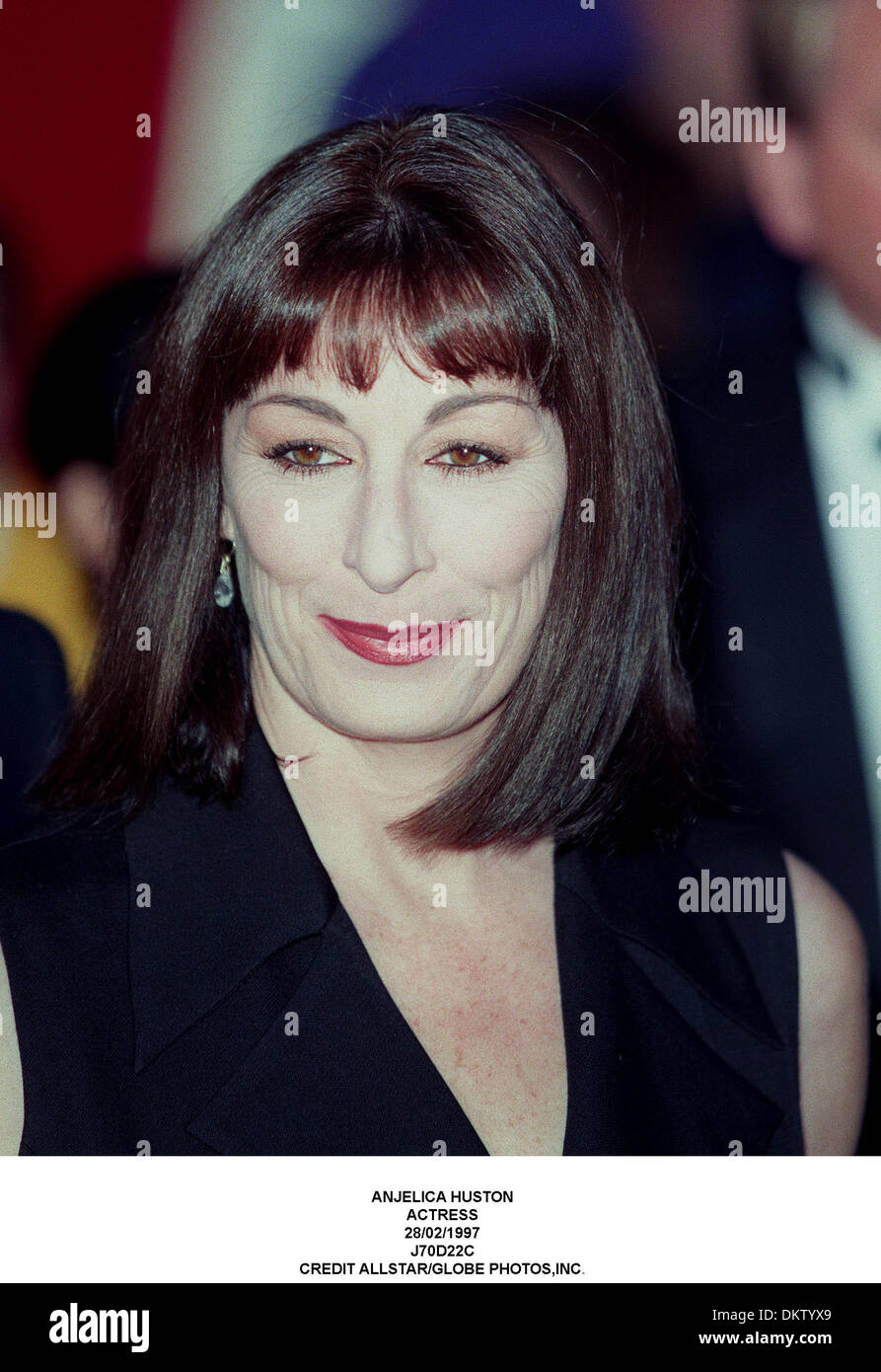 Anjelica huston 1997 hi-res stock photography and images - Alamy