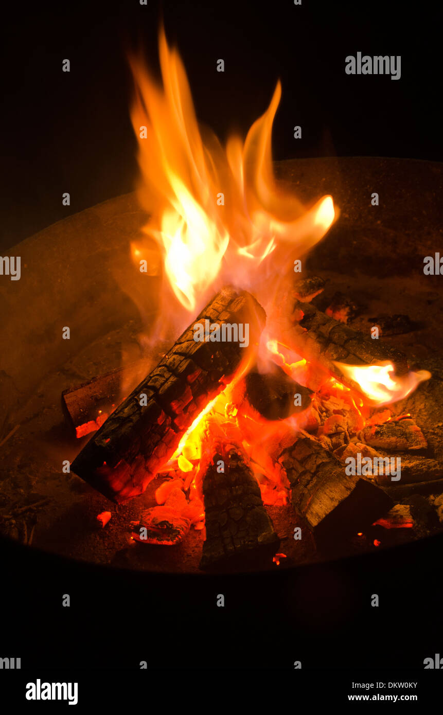 campfire burning at night Stock Photo - Alamy