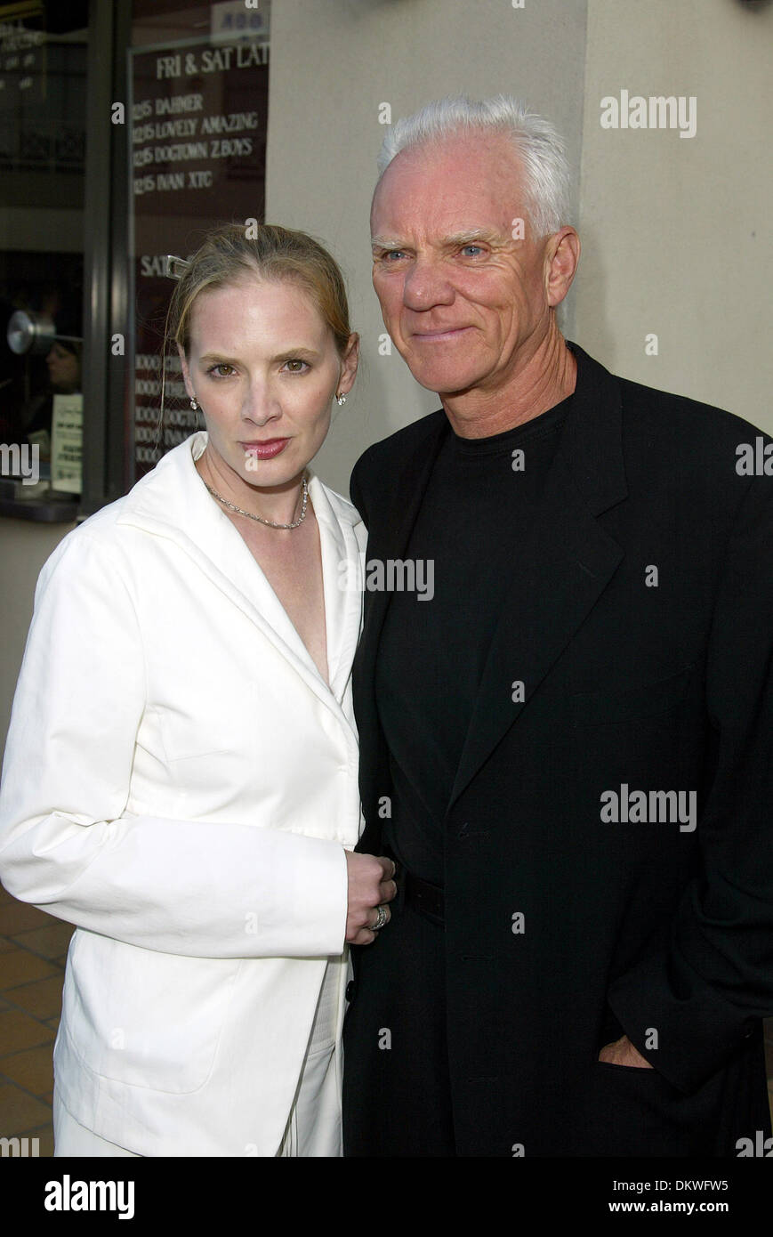 MALCOLM MCDOWELL & KELLEY KUHR.ACTOR & WIFE.HOLLYWOOD, LOS ANGELES, USA.08/07/2002.LAB5792 Stock