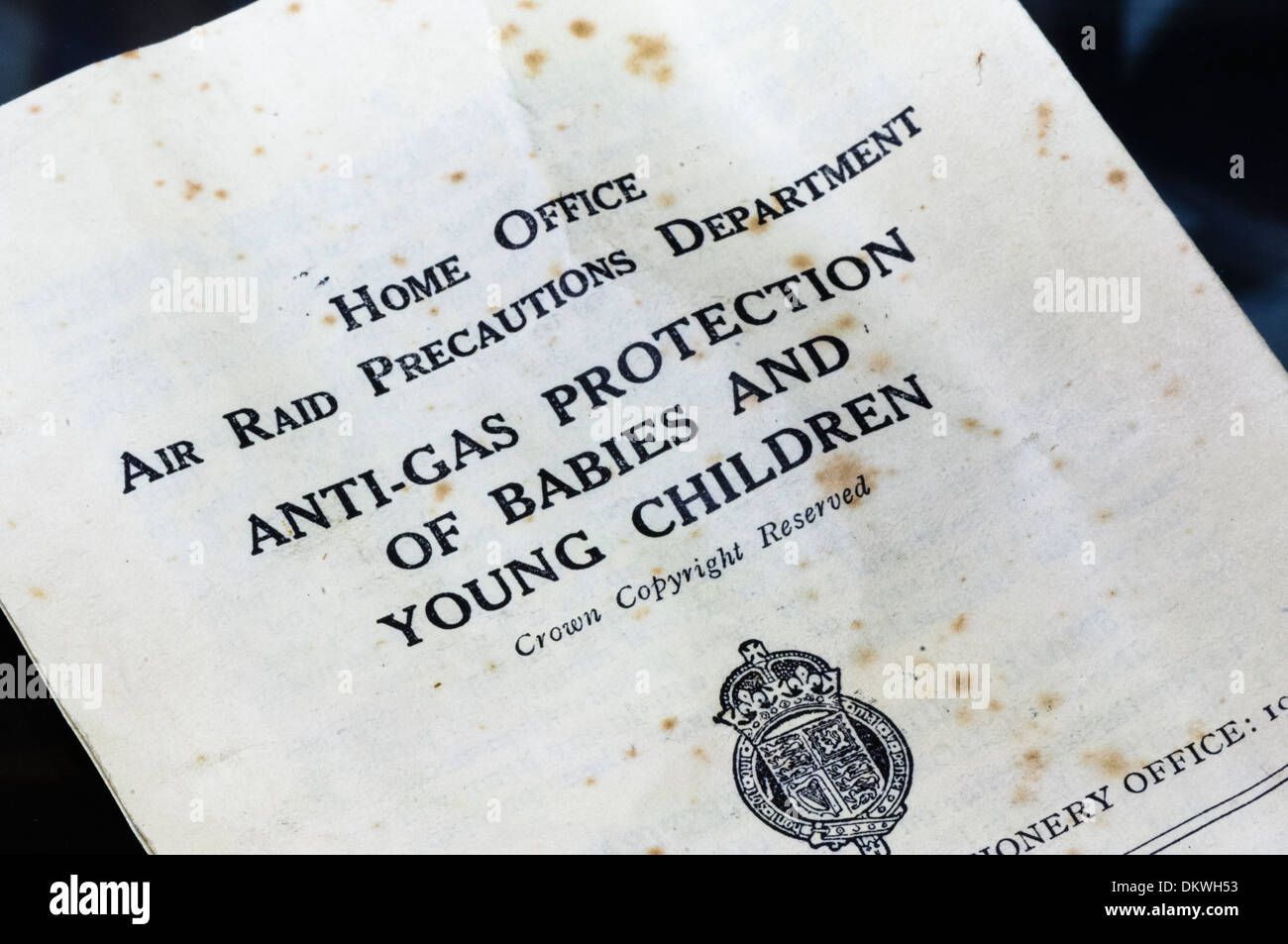 Leaflet on the use of a anti-gas protection case for babies and young children during WW2 Stock Photo