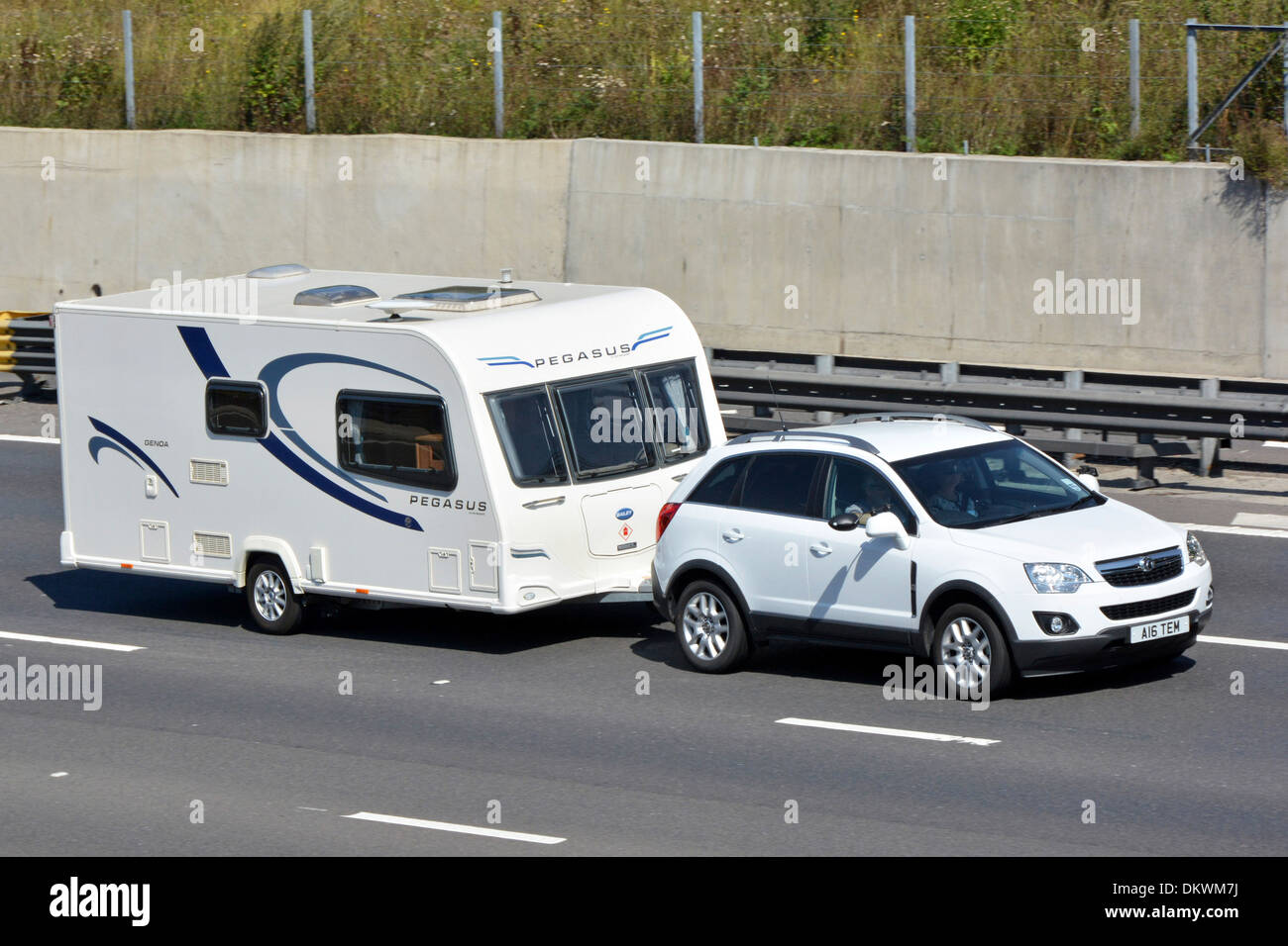 Car towing caravan hires stock photography and images Alamy