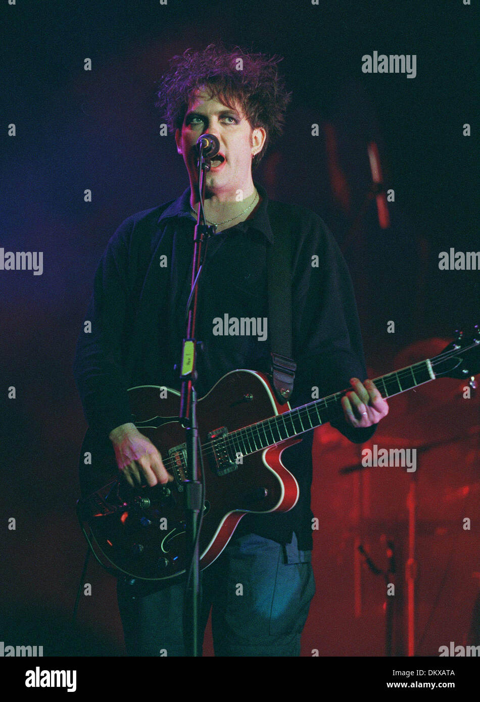 ROBERT SMITH.SINGER WITH THE CURE.16/07/1997.K80C19C. Stock Photo